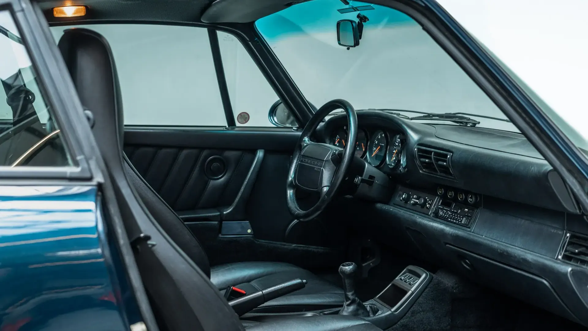 Porsche 964 — photo 28