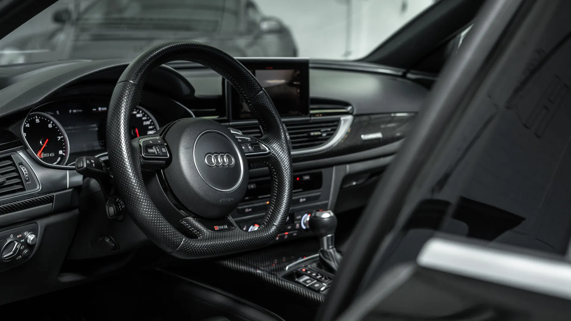 Audi RS6 — photo 9