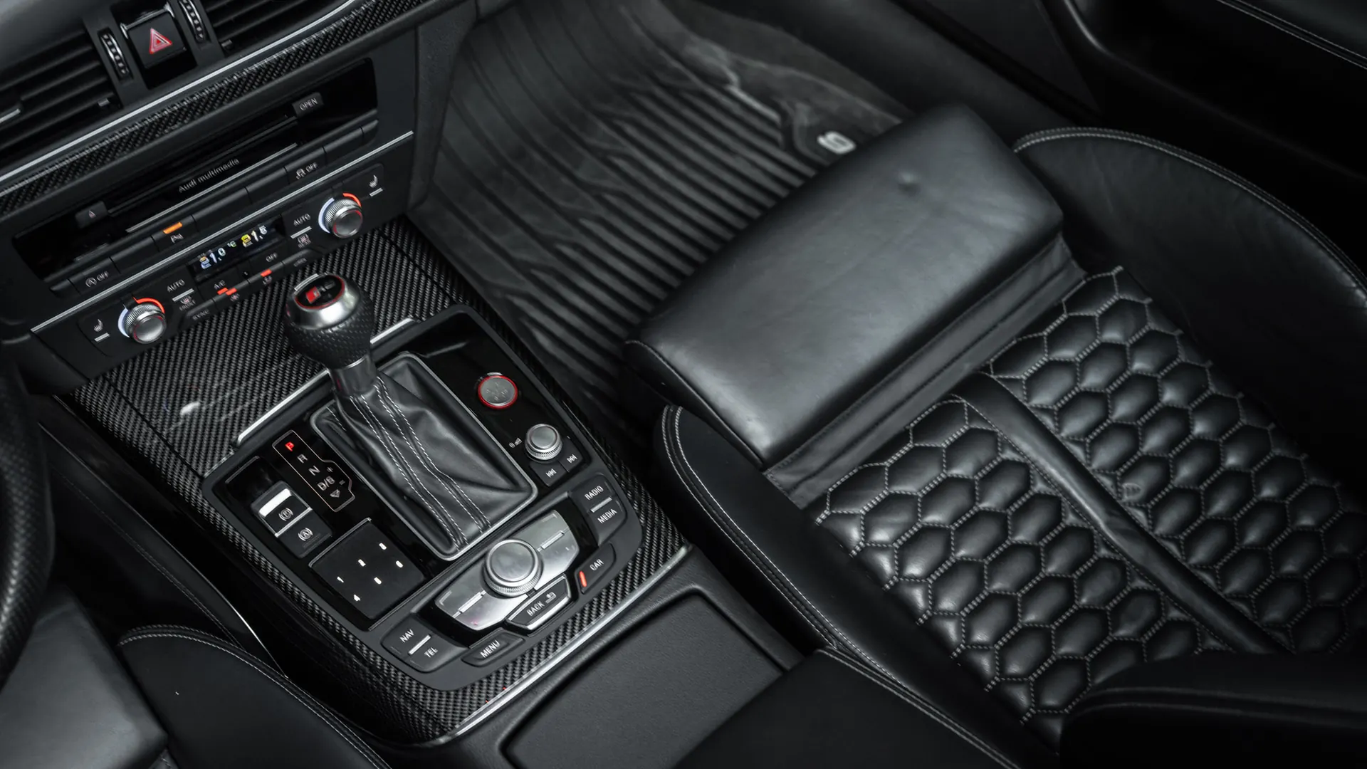 Audi RS6 — photo 27