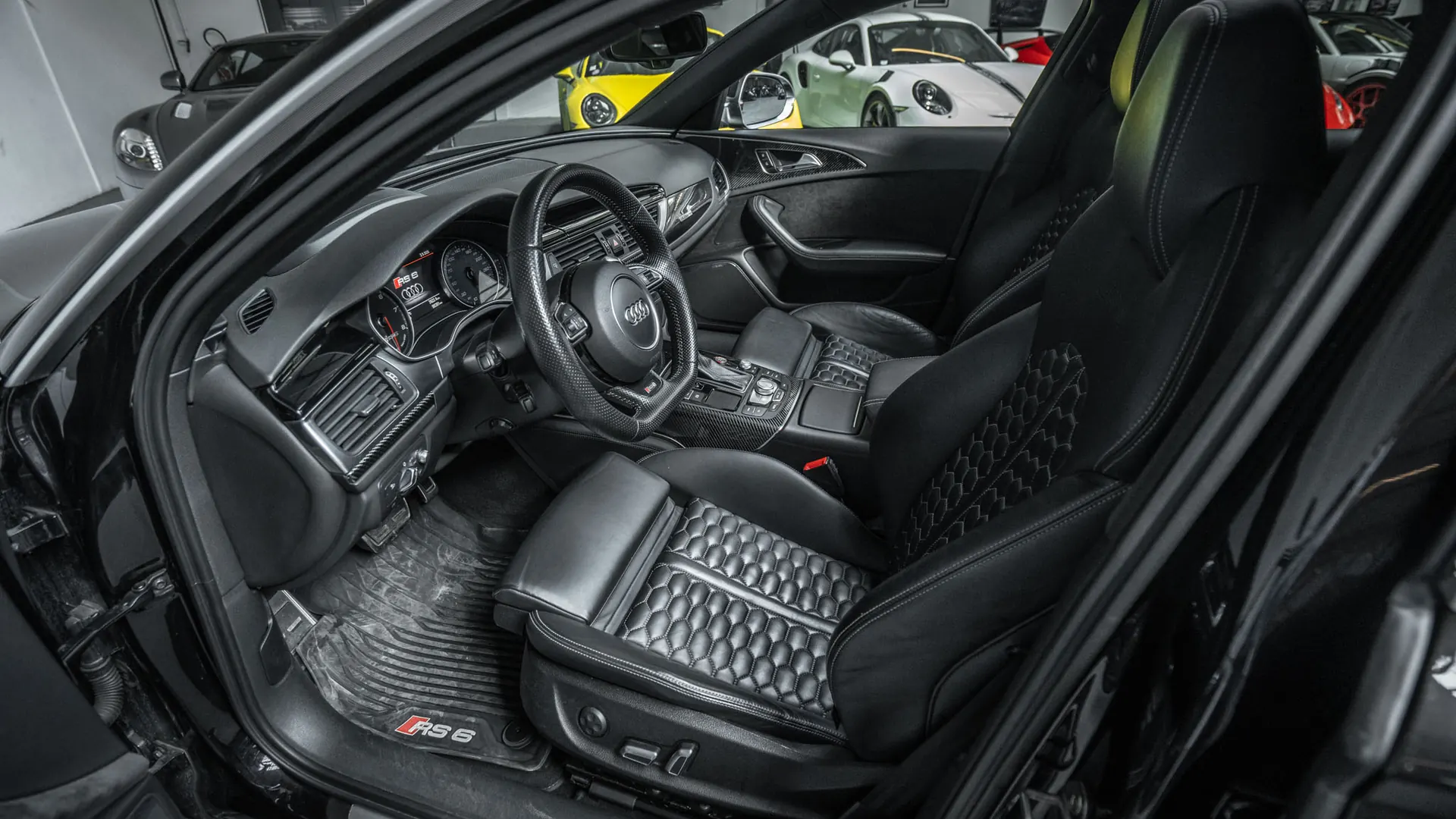 Audi RS6 — photo 10