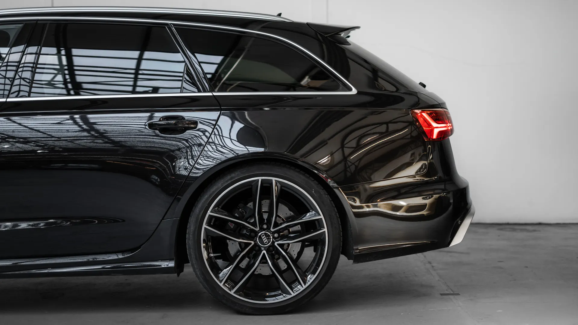 Audi RS6 — photo 7