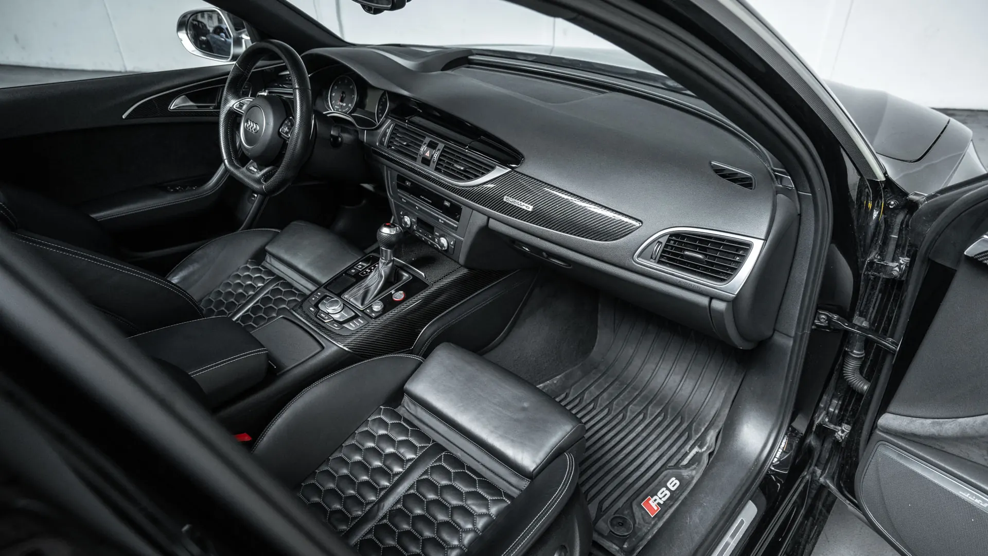 Audi RS6 — photo 13