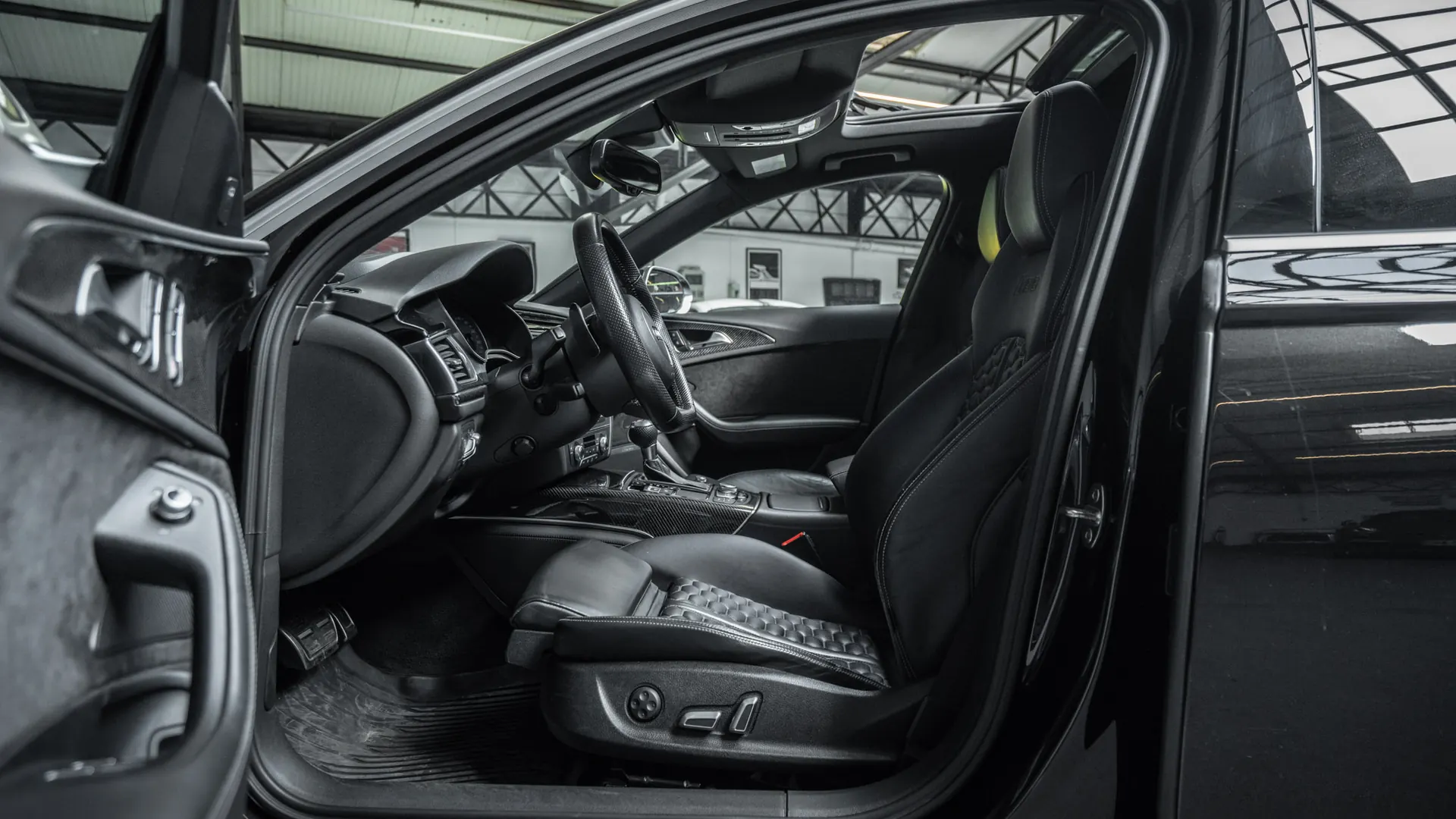 Audi RS6 — photo 11