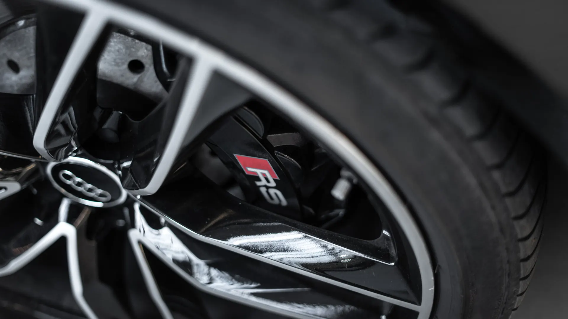 Audi RS6 — photo 34