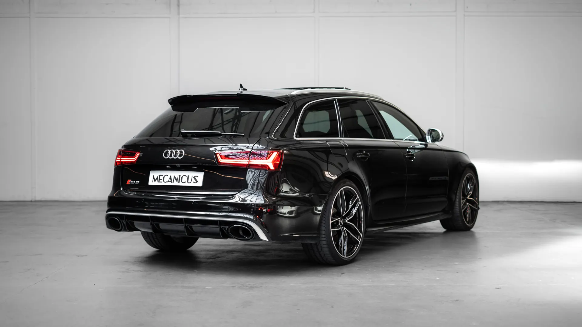 Audi RS6 — photo 2