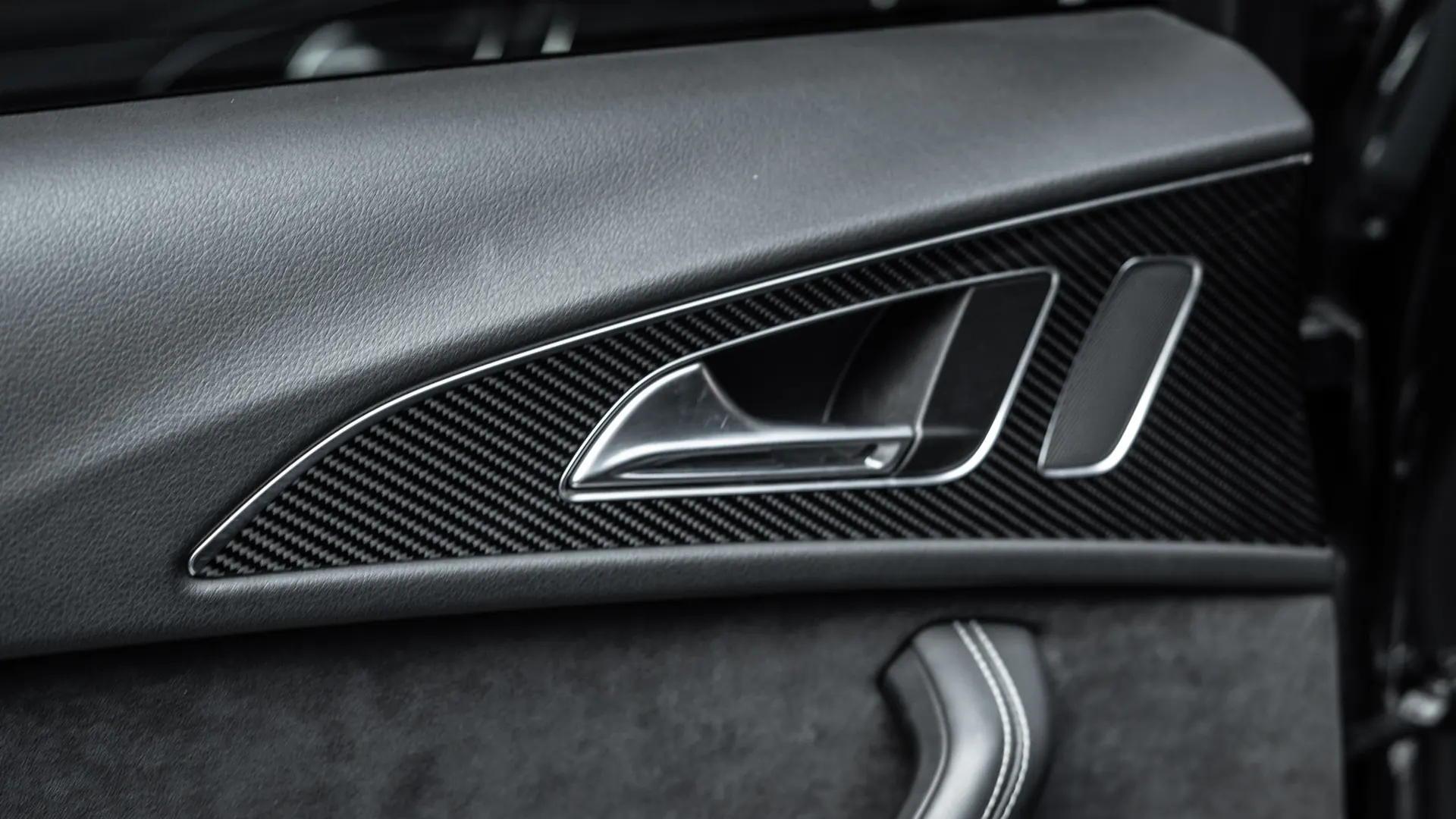 Audi RS6 — photo 25