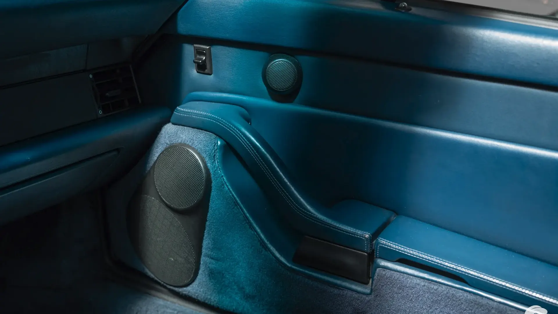 Porsche 911 — photo 25