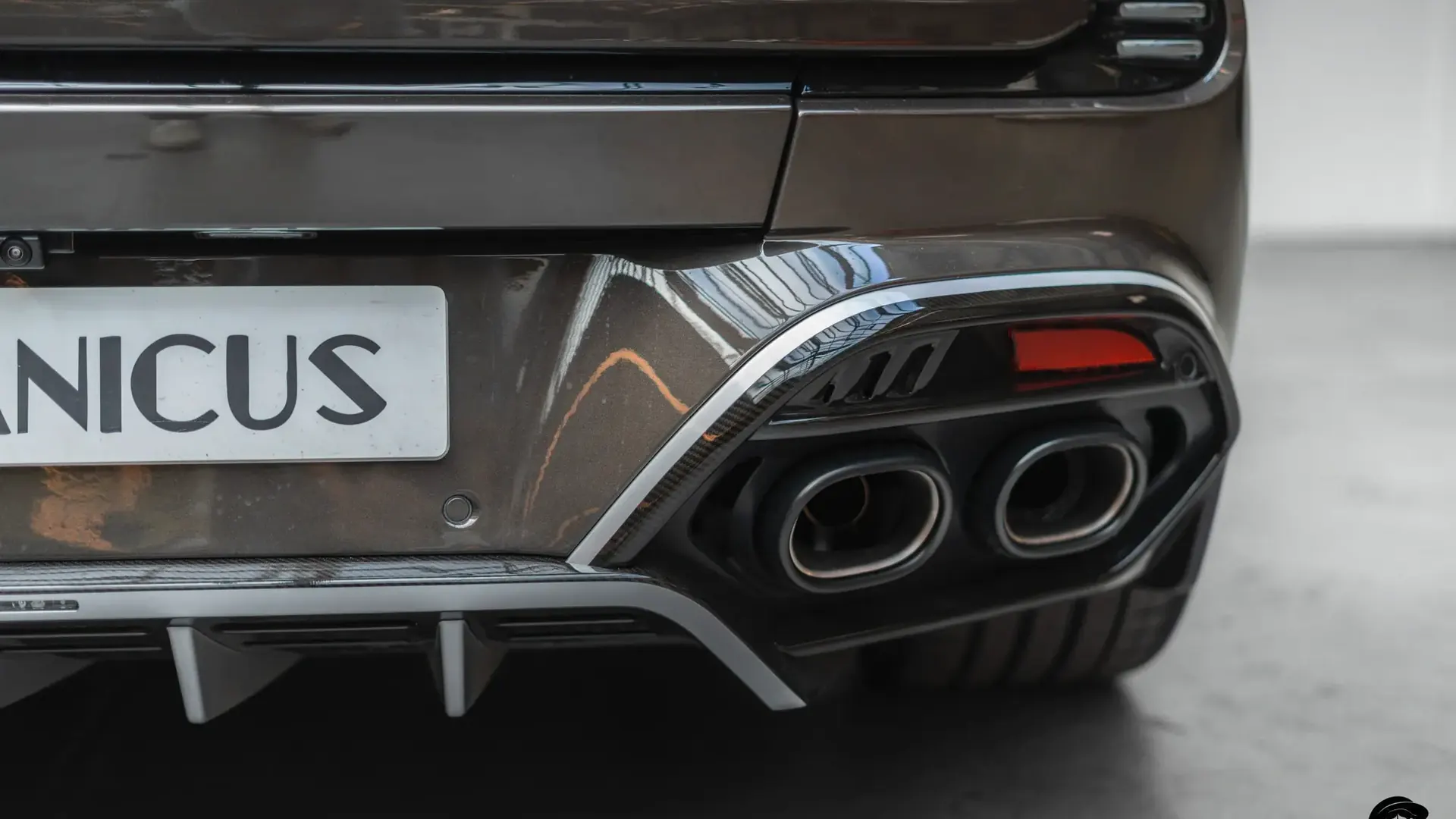 Aston Martin Vanquish — photo 45
