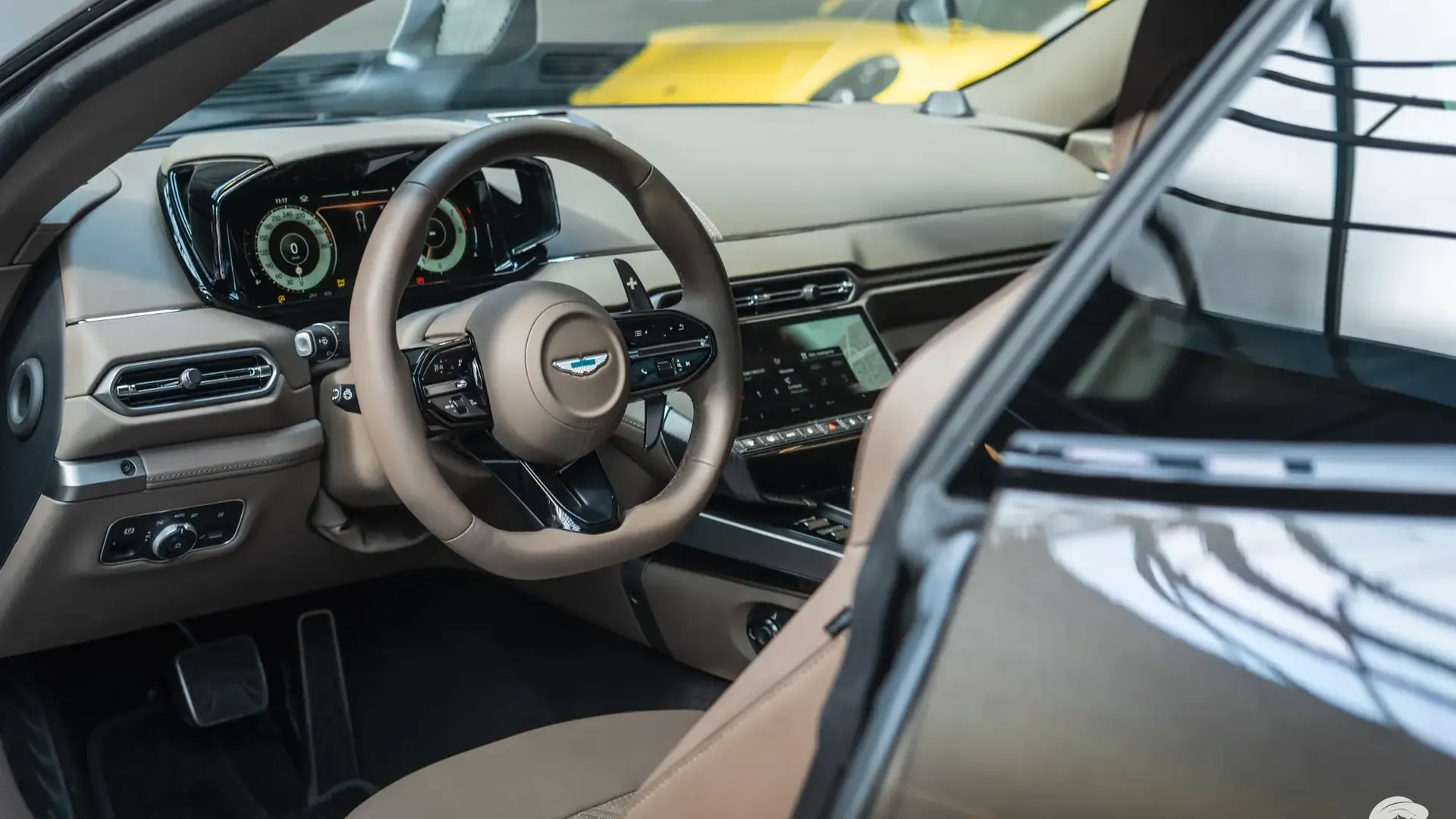 Aston Martin Vanquish — photo 8
