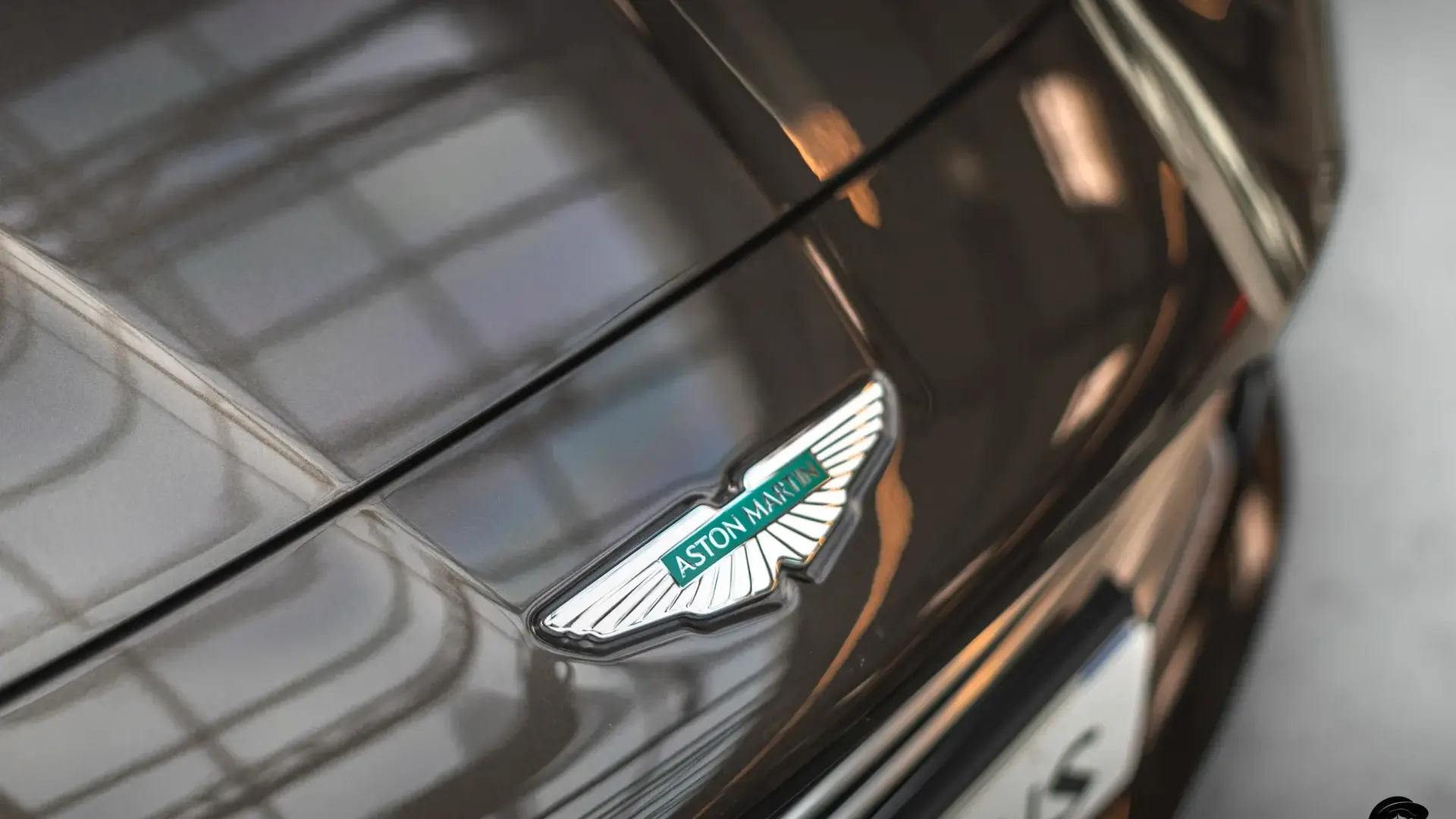 Aston Martin Vanquish — photo 39