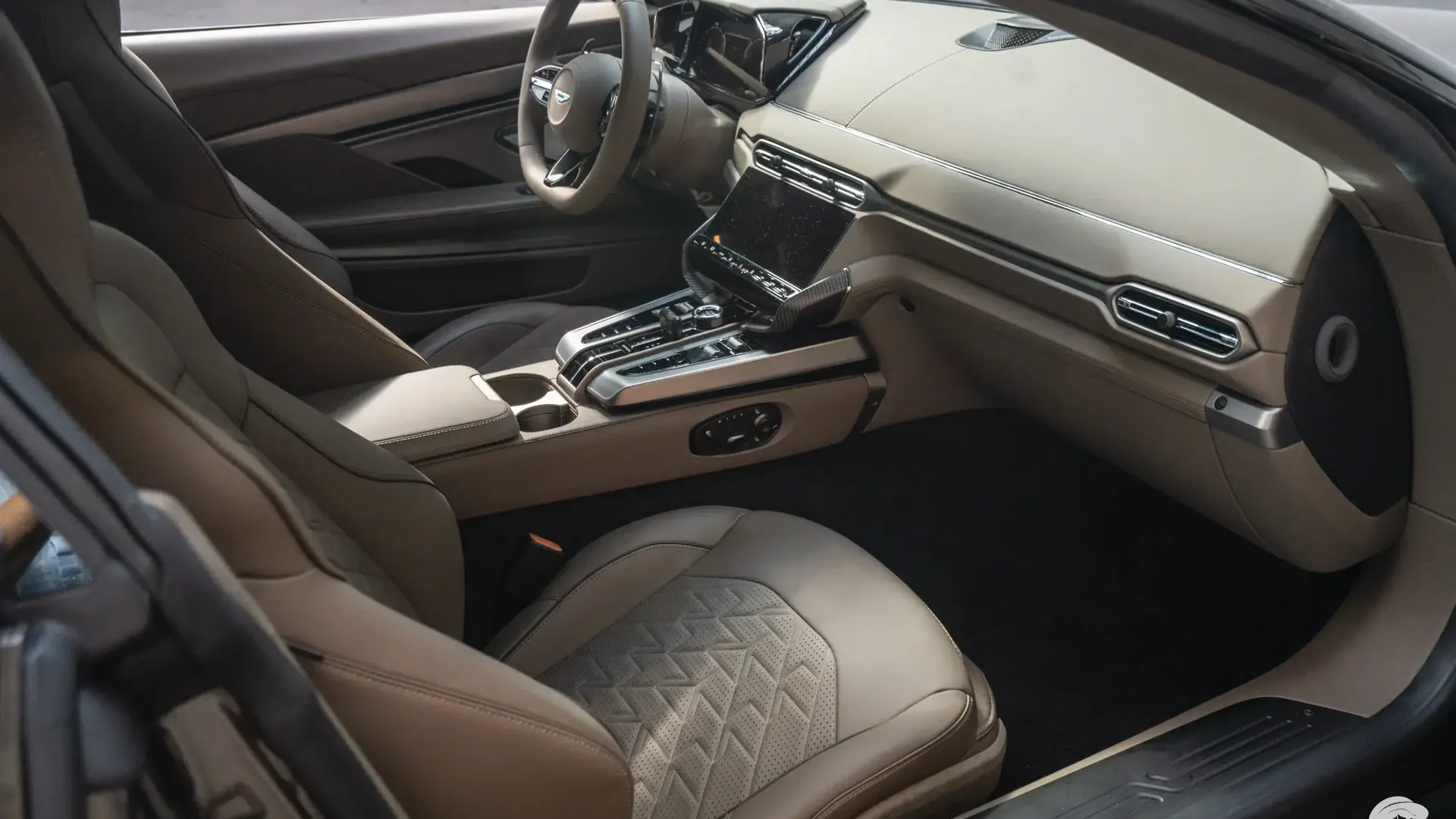 Aston Martin Vanquish — photo 23