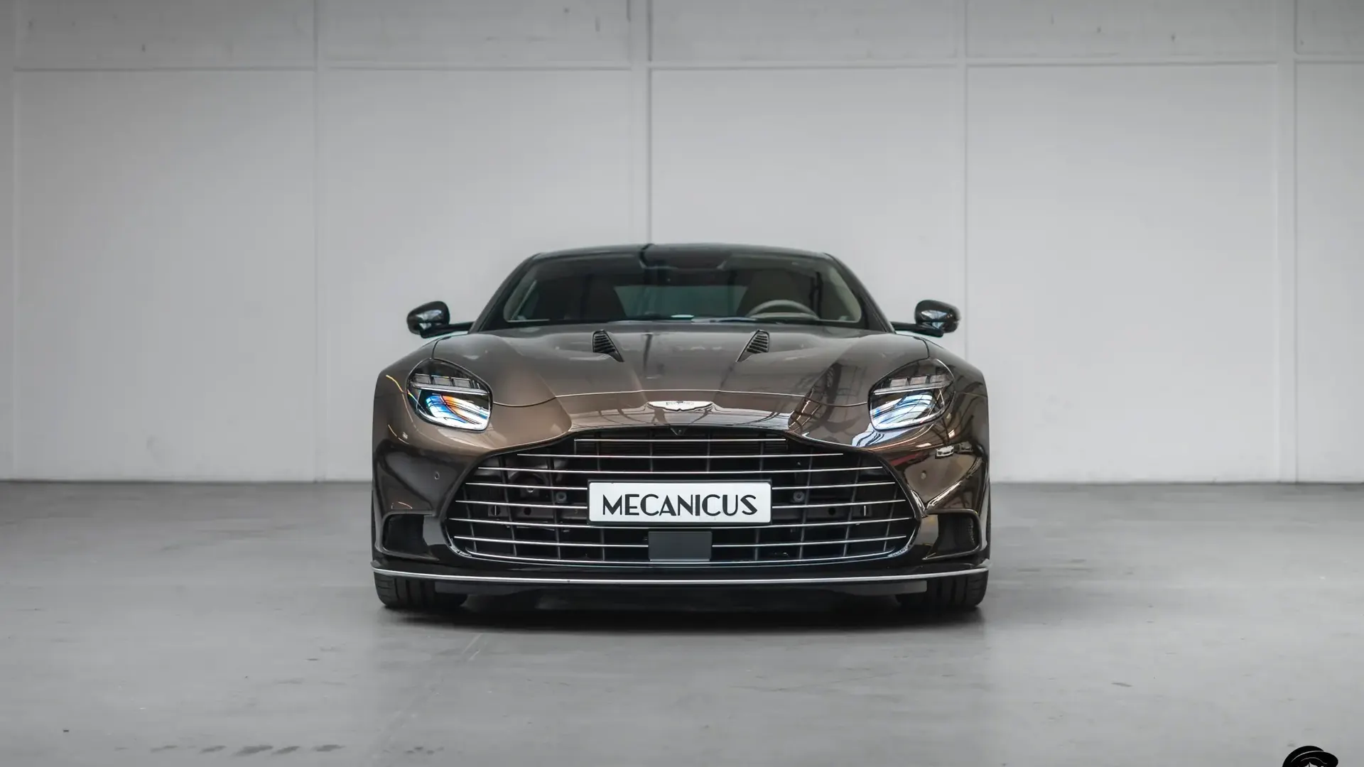 Aston Martin Vanquish — photo 3