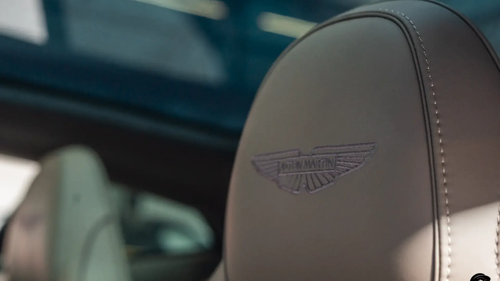 Aston Martin Vanquish — photo 25