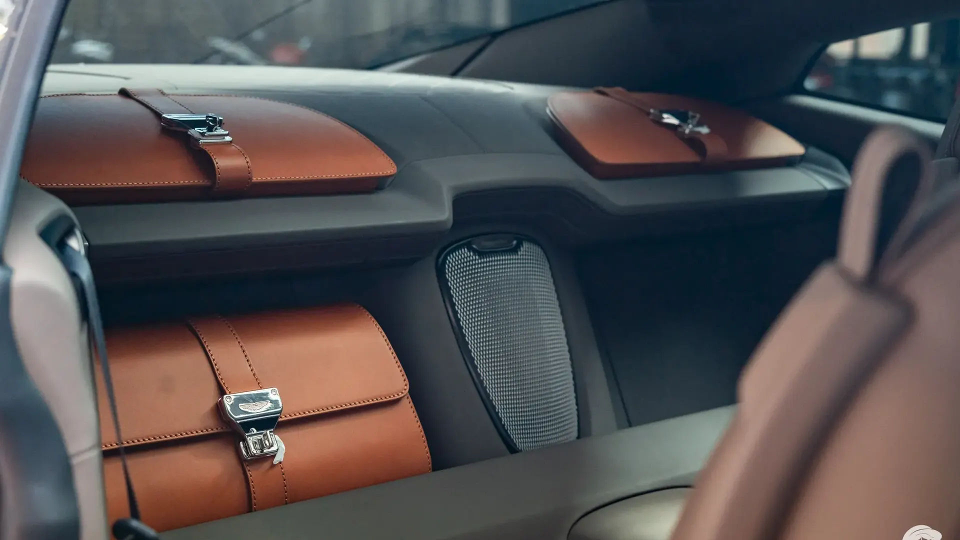 Aston Martin Vanquish — photo 28