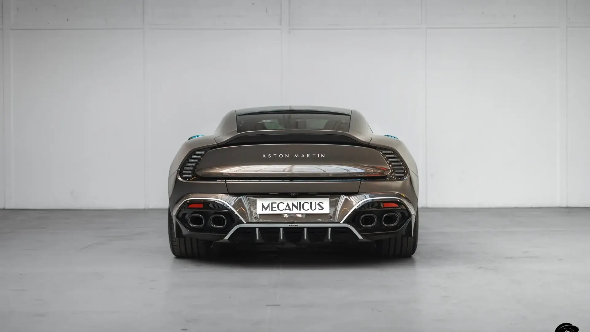 Aston Martin Vanquish — photo 4
