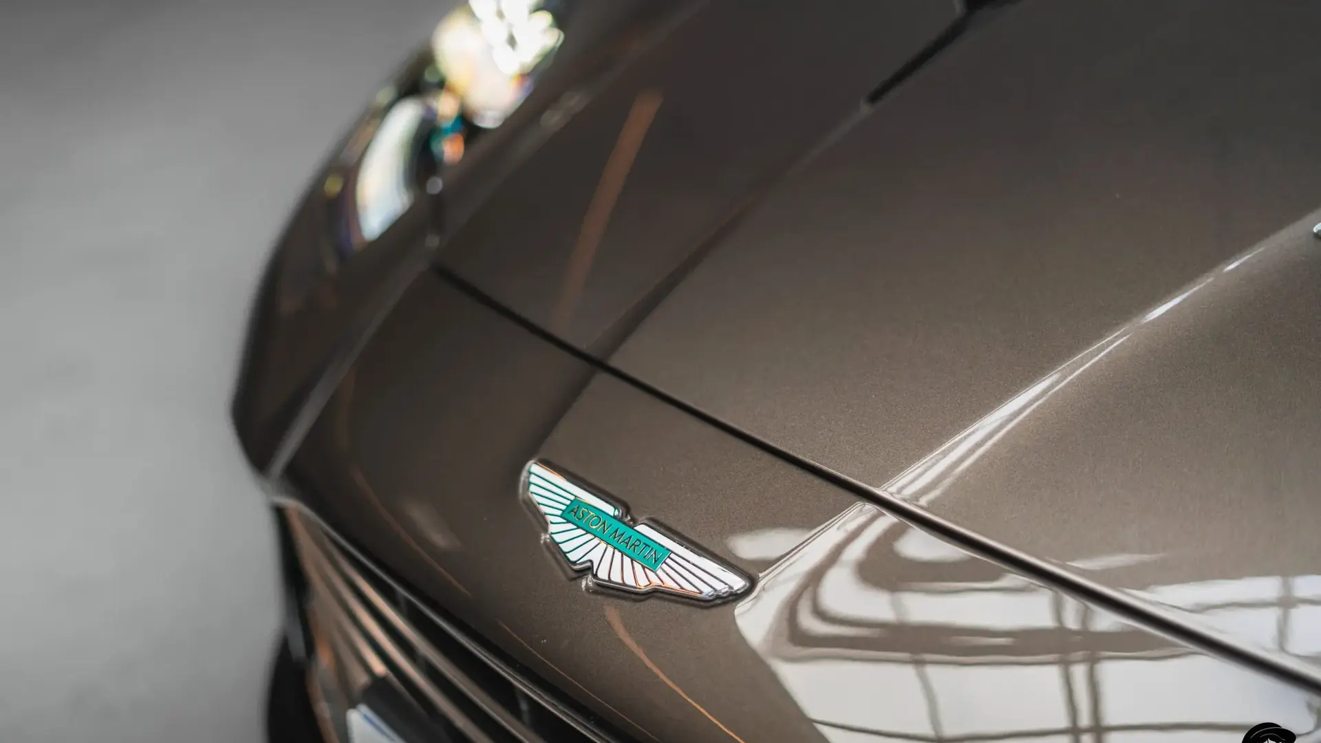Aston Martin Vanquish — photo 38
