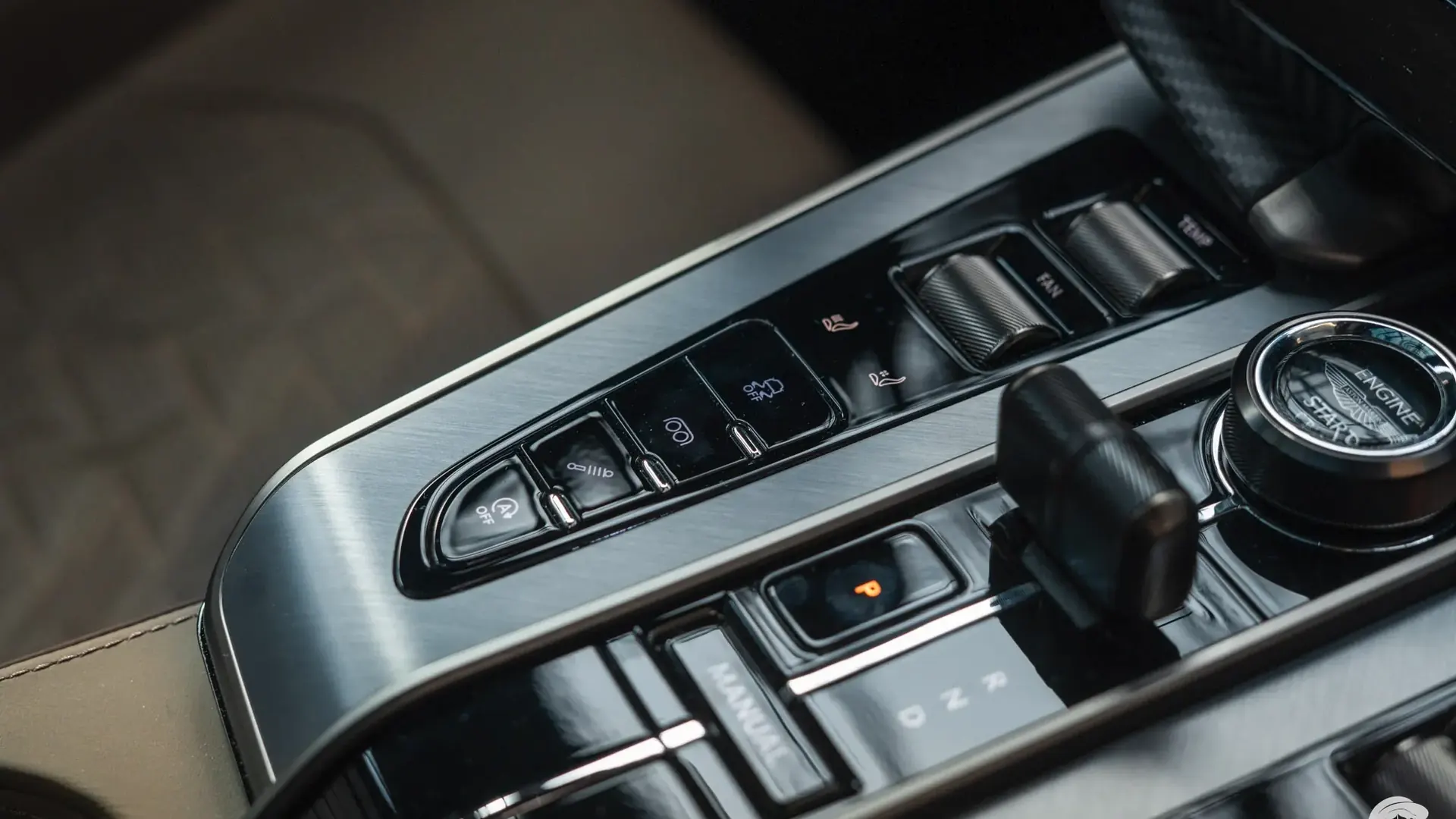 Aston Martin Vanquish — photo 17