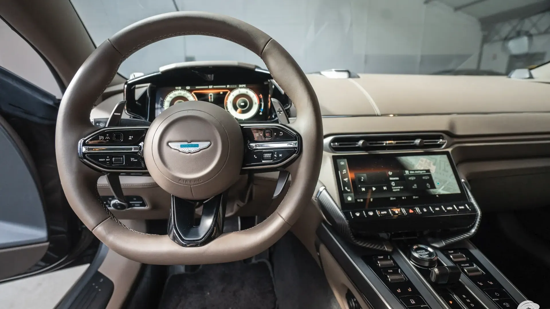 Aston Martin Vanquish — photo 12