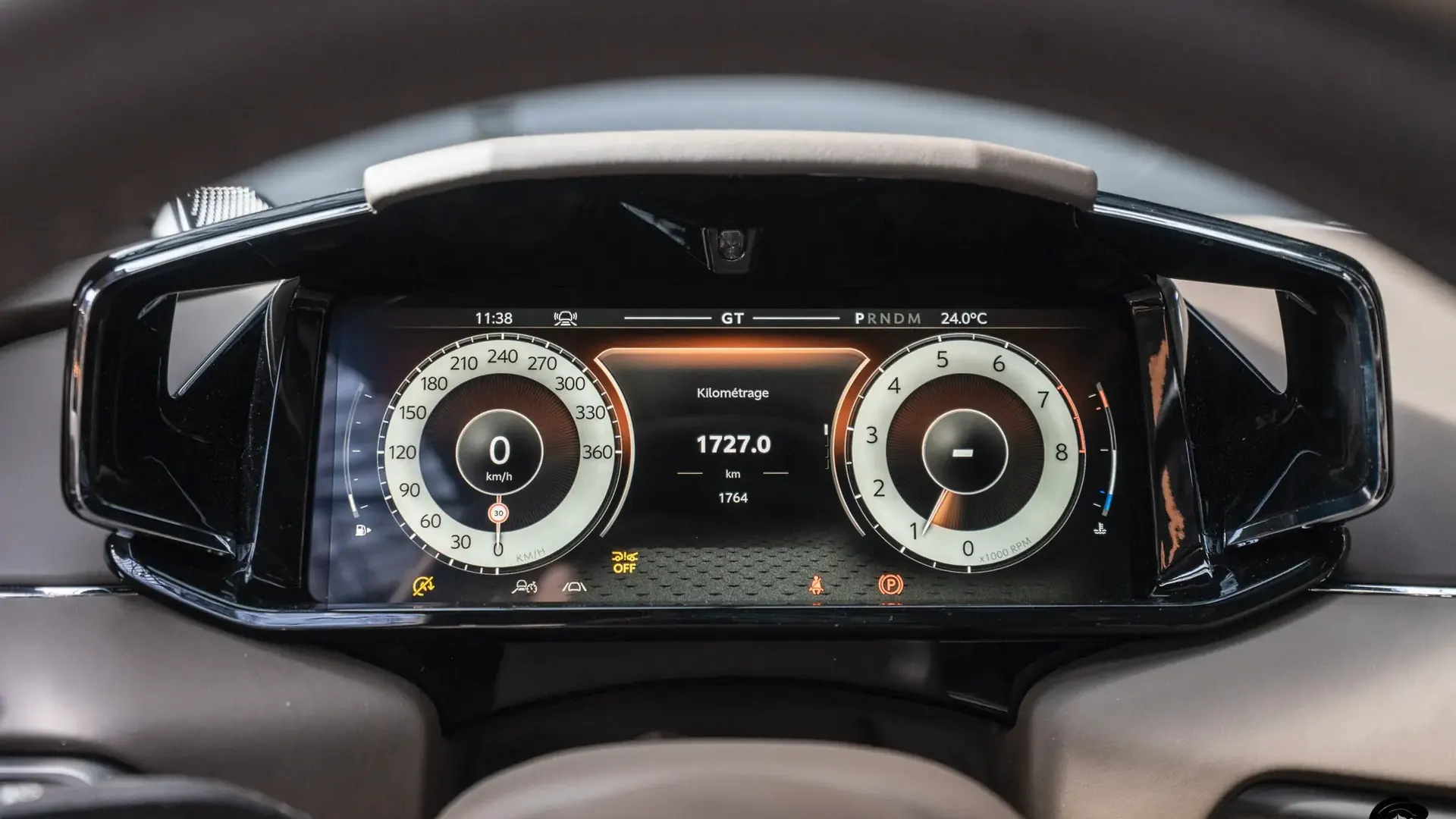 Aston Martin Vanquish — photo 13