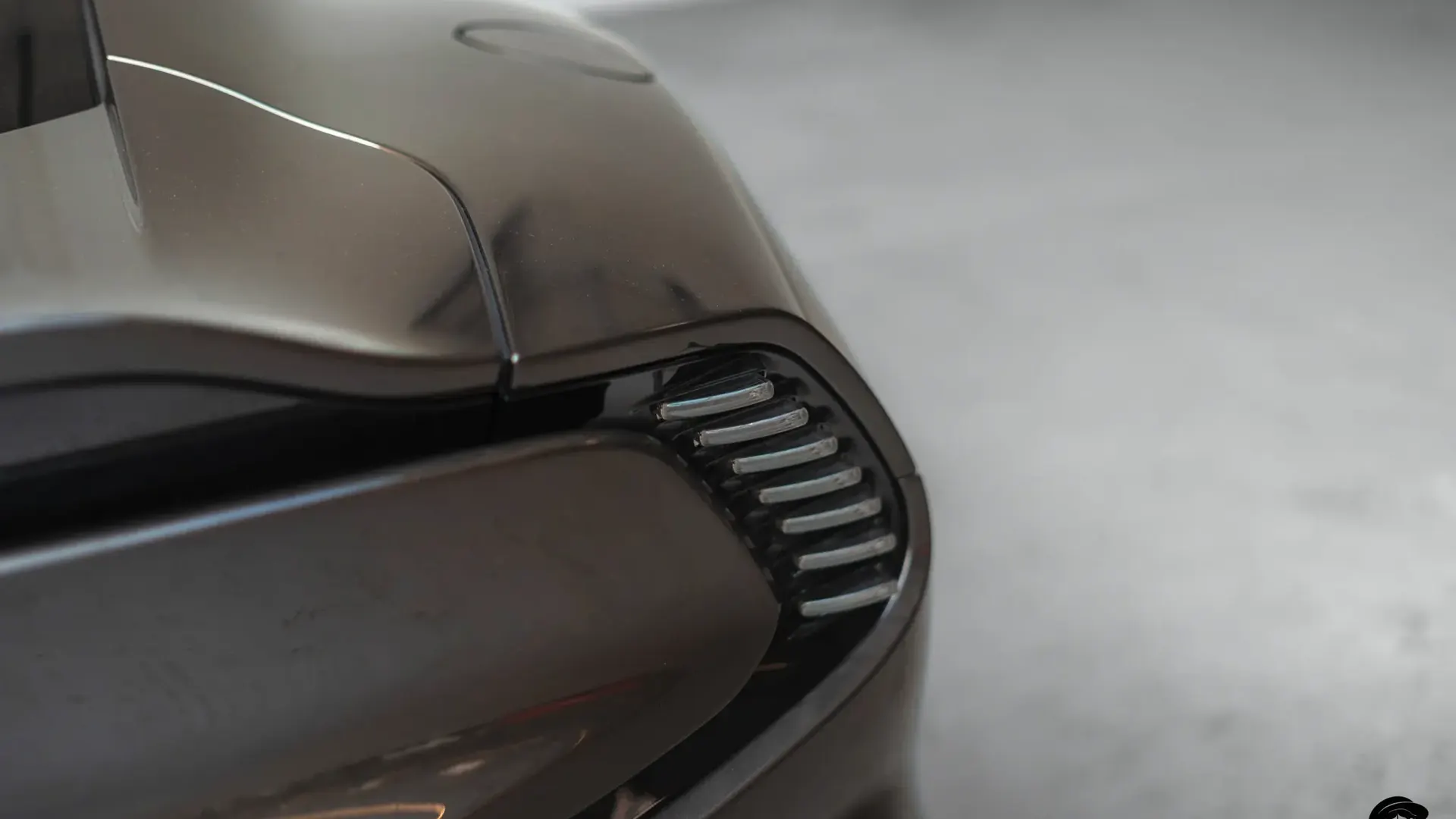 Aston Martin Vanquish — photo 42