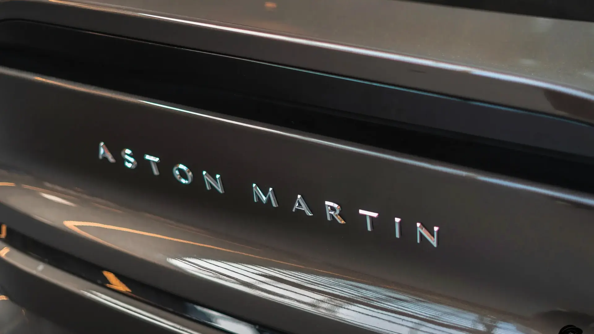 Aston Martin Vanquish — photo 43