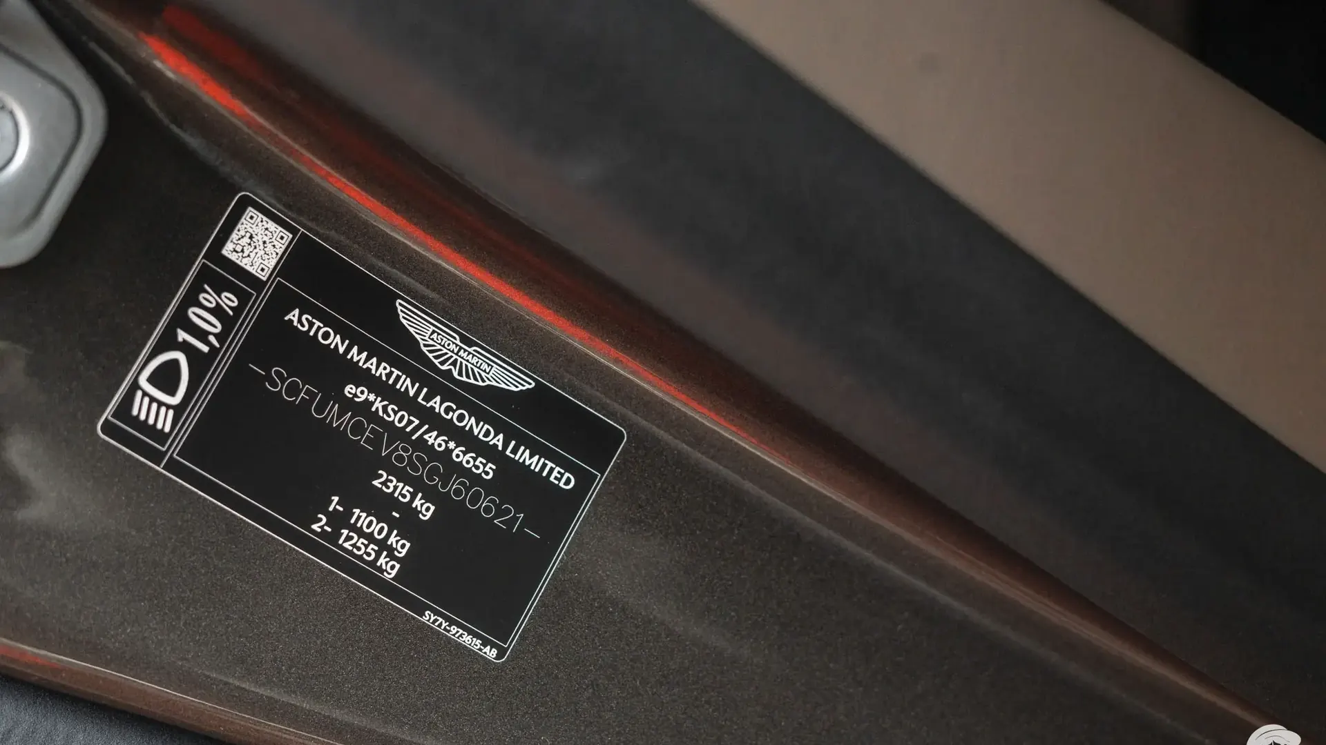 Aston Martin Vanquish — photo 29