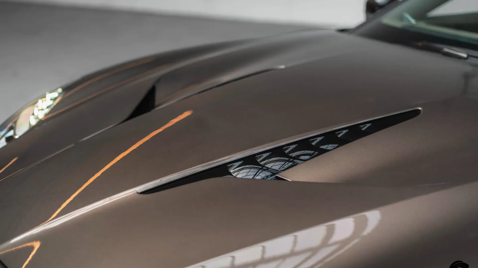 Aston Martin Vanquish — photo 37