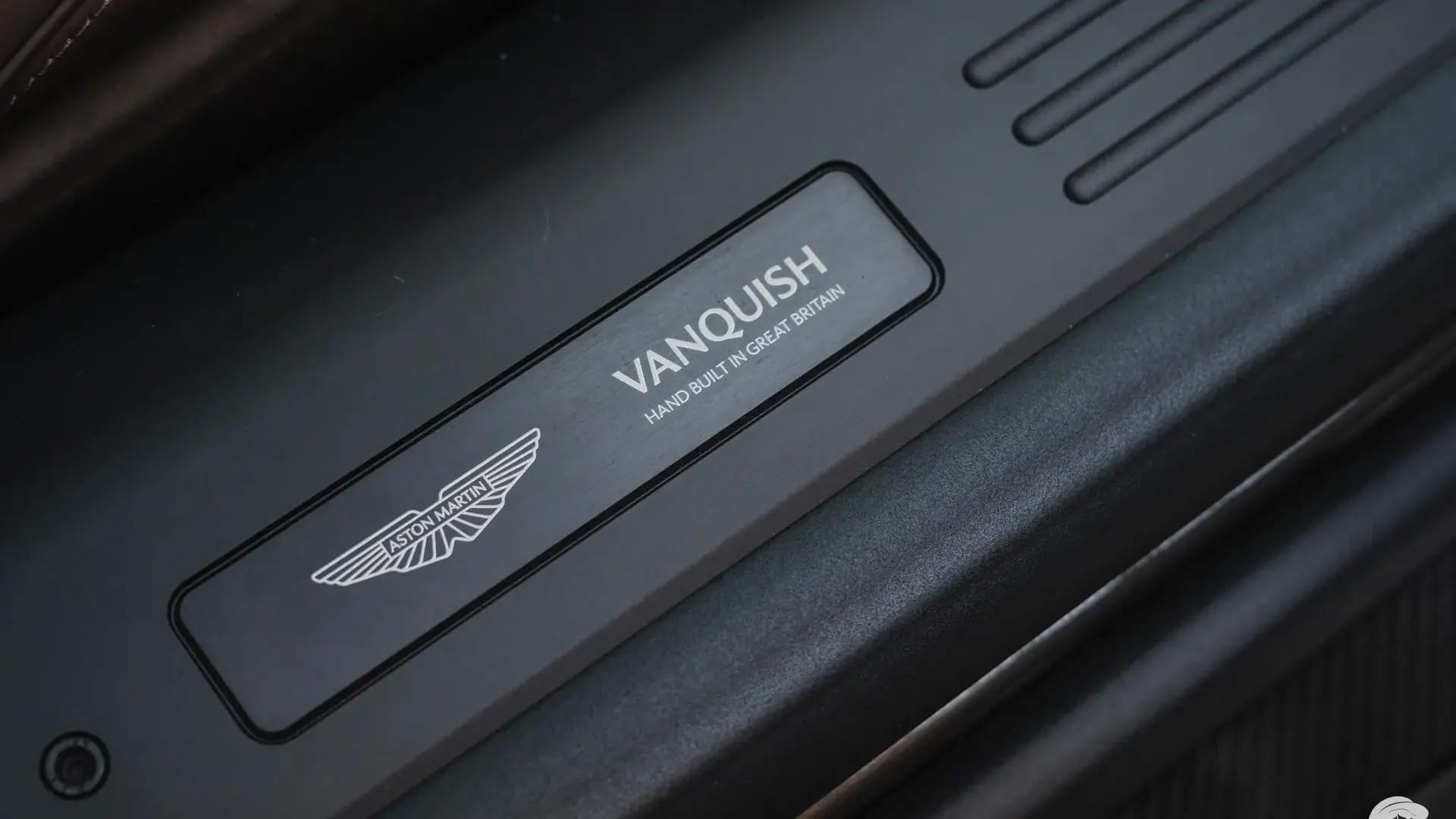 Aston Martin Vanquish — photo 32