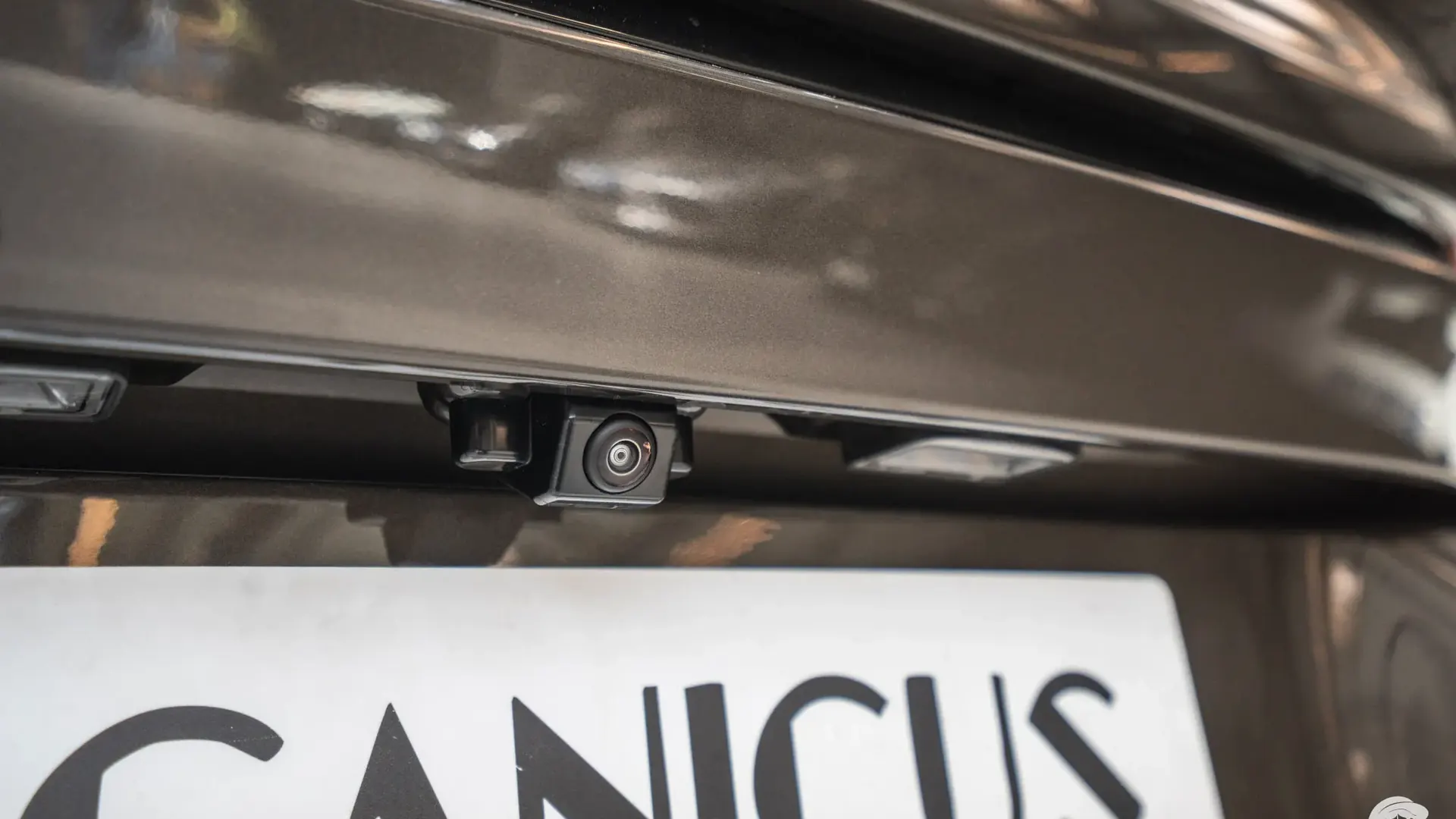 Aston Martin Vanquish — photo 49