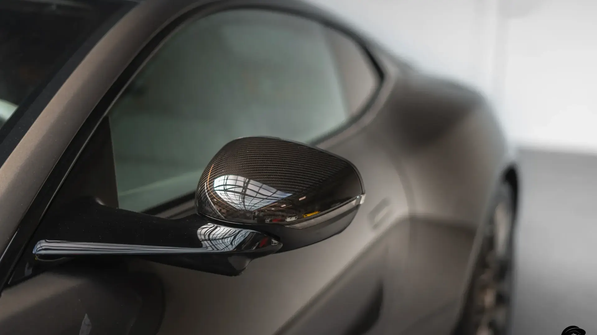 Aston Martin Vanquish — photo 41