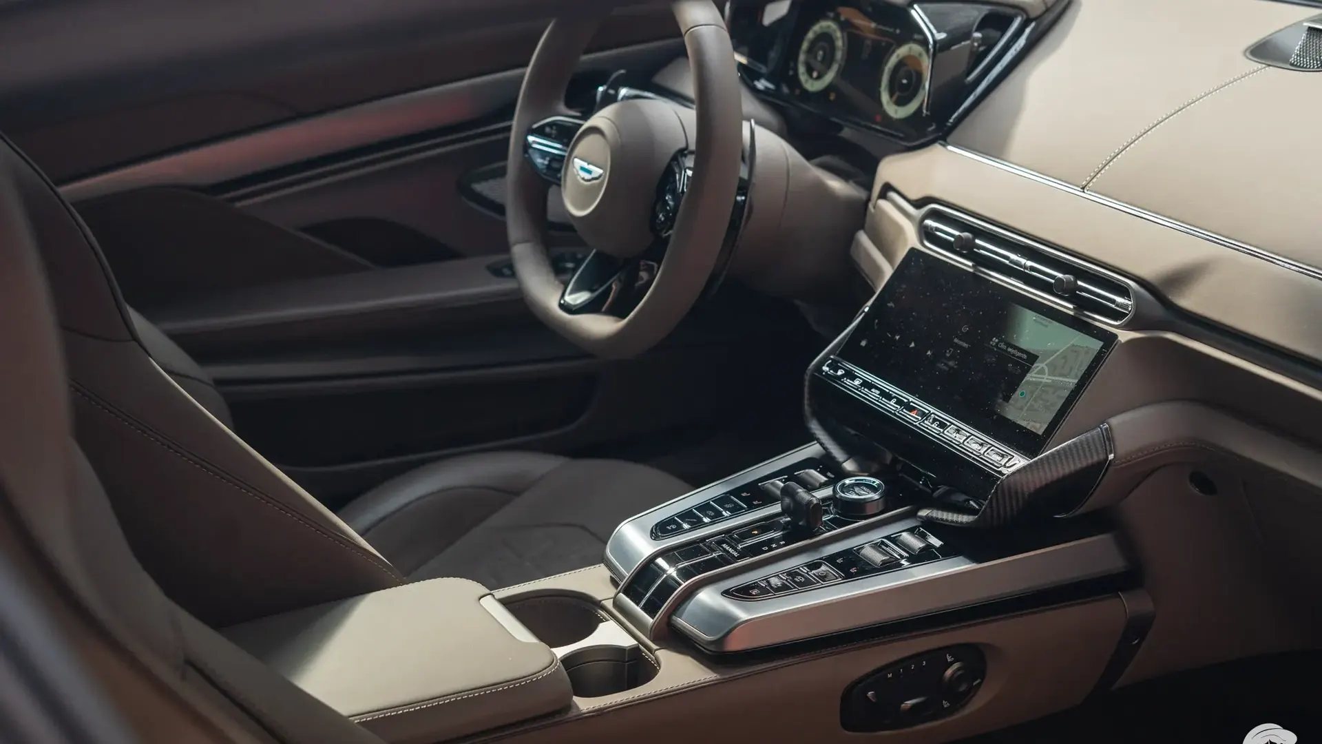 Aston Martin Vanquish — photo 30
