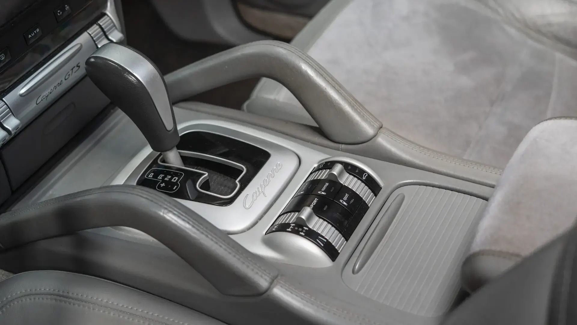 Porsche Cayenne — photo 15