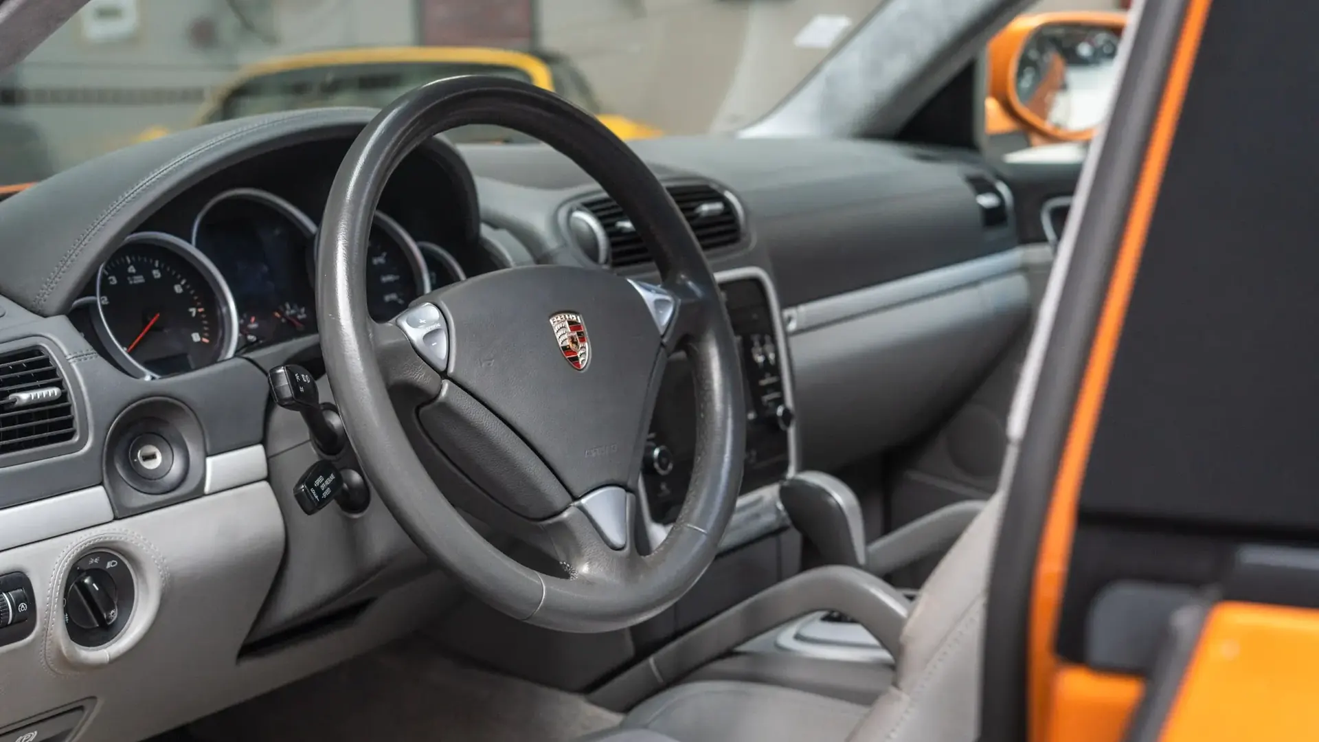 Porsche Cayenne — photo 9