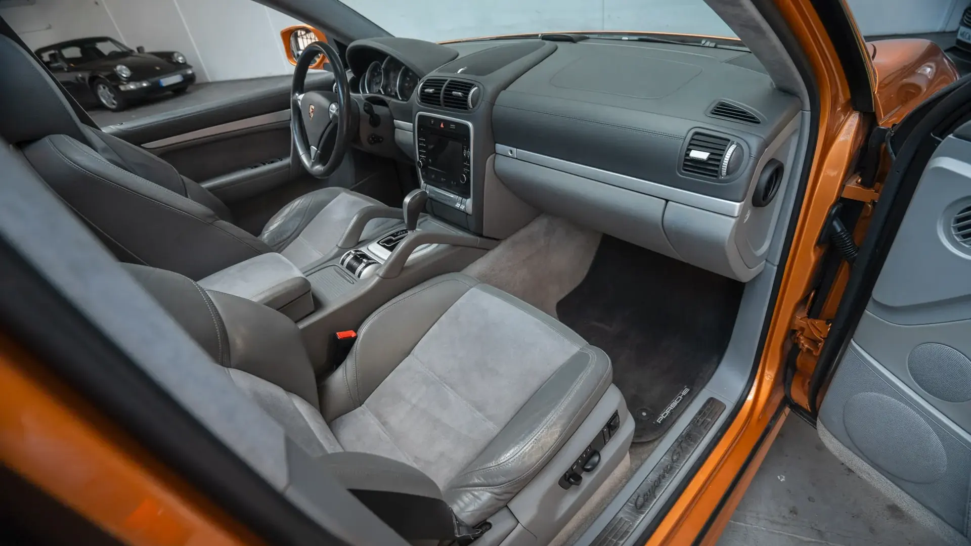 Porsche Cayenne — photo 28