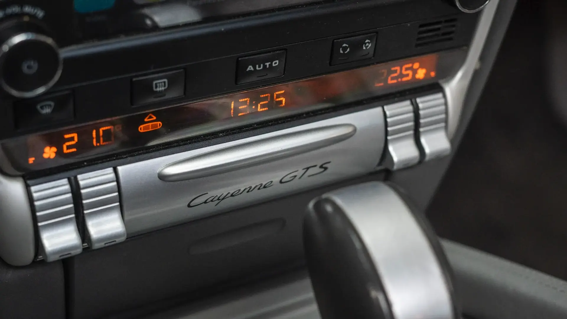 Porsche Cayenne — photo 20