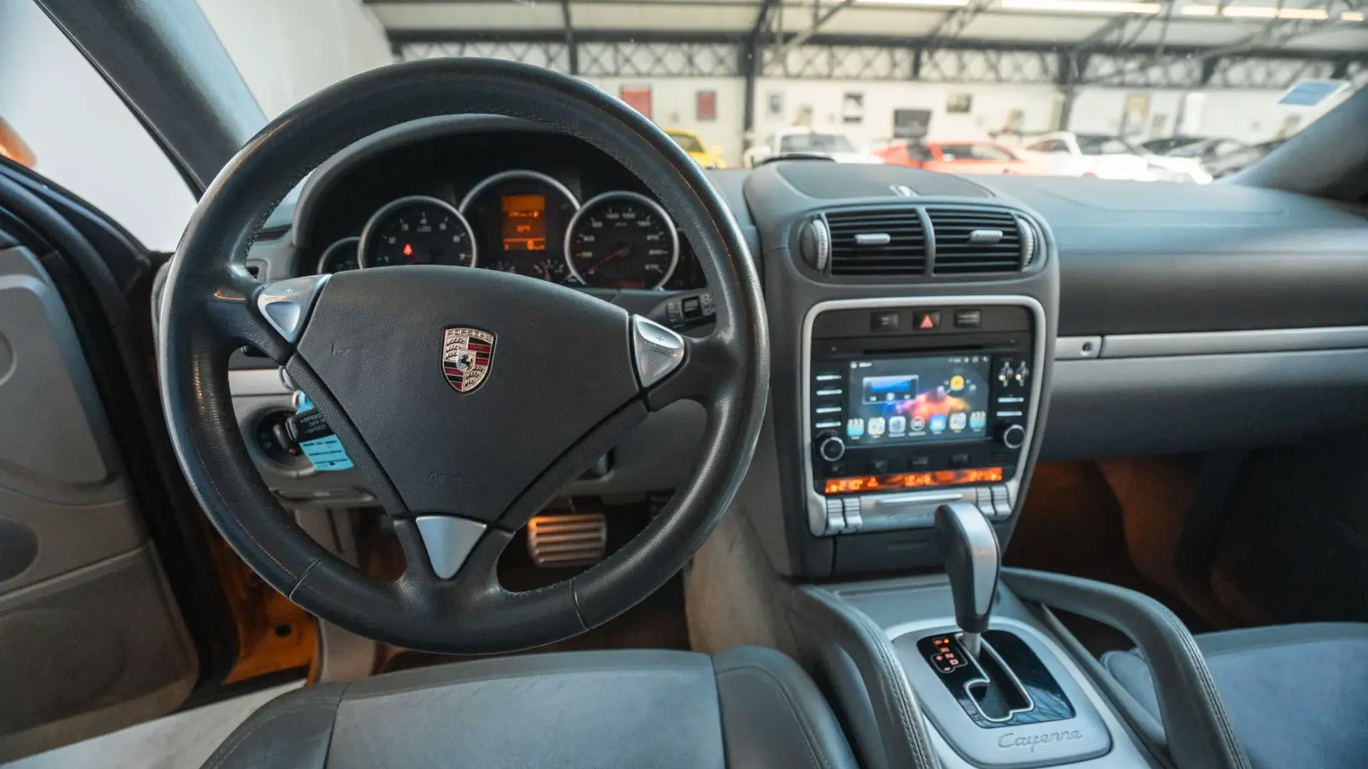 Porsche Cayenne — photo 12