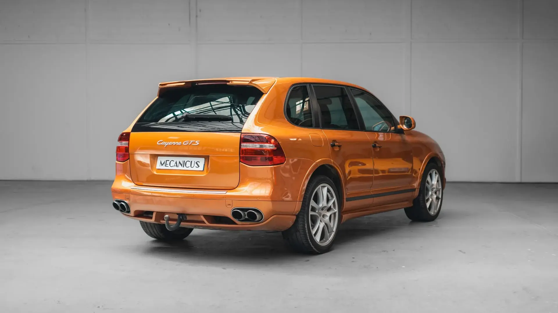Porsche Cayenne — photo 2