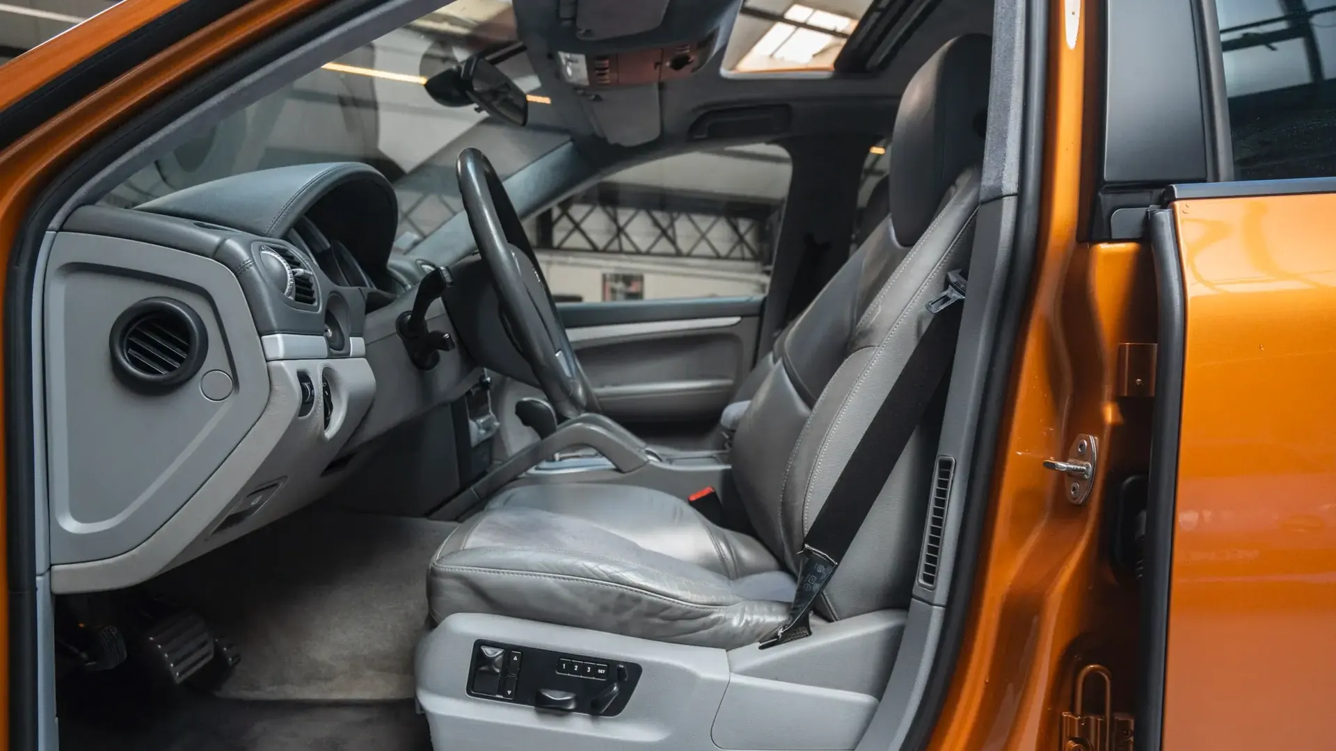 Porsche Cayenne — photo 10