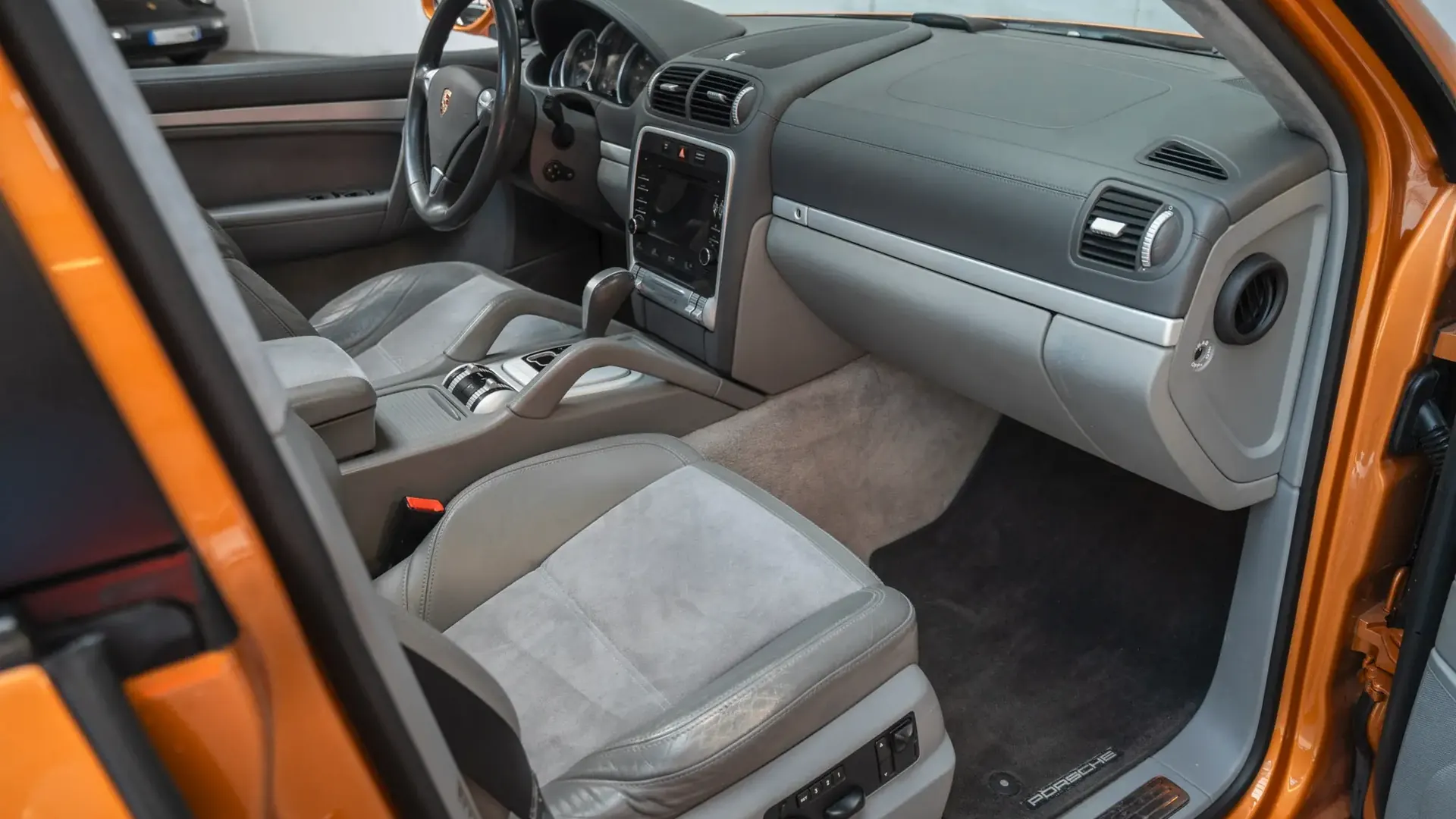 Porsche Cayenne — photo 30