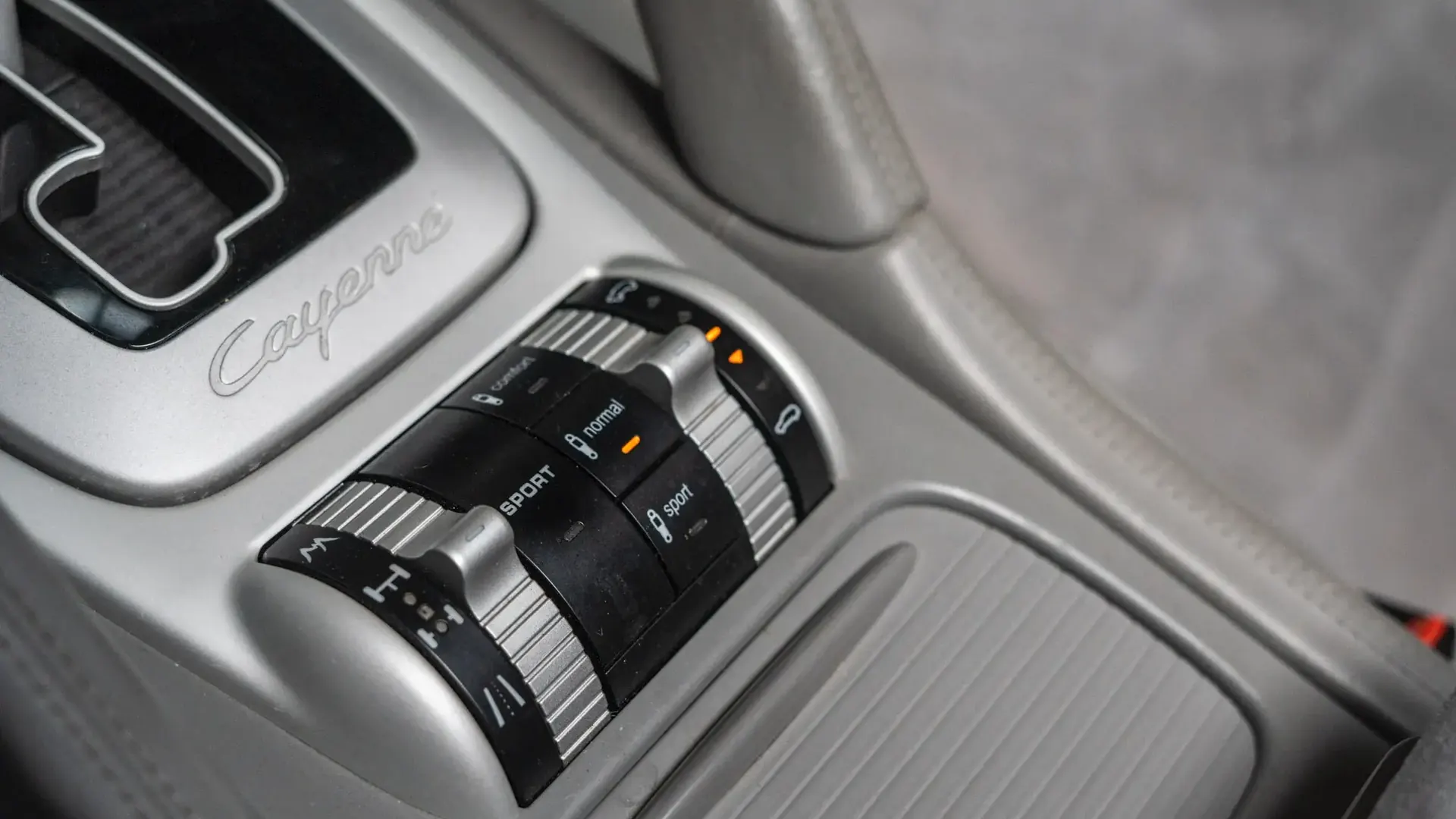 Porsche Cayenne — photo 18