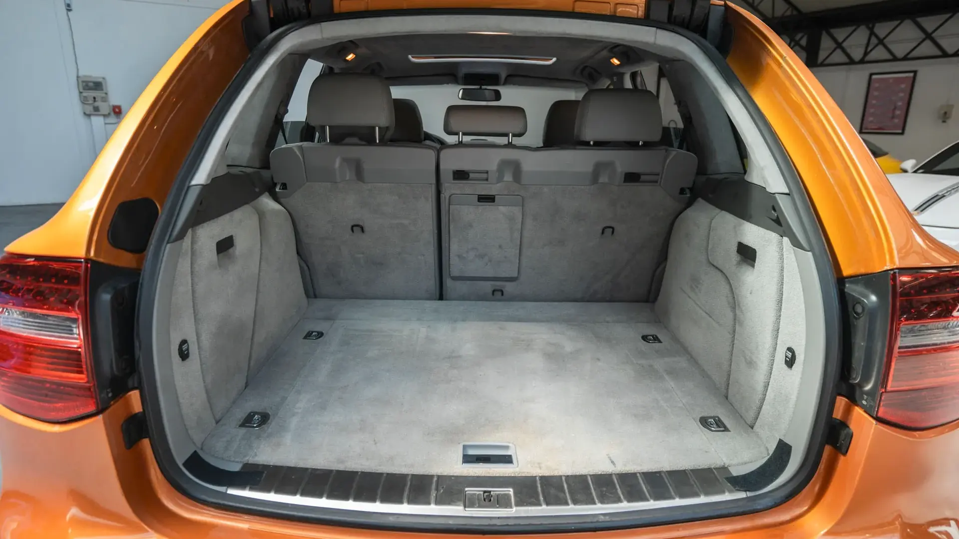 Porsche Cayenne — photo 32