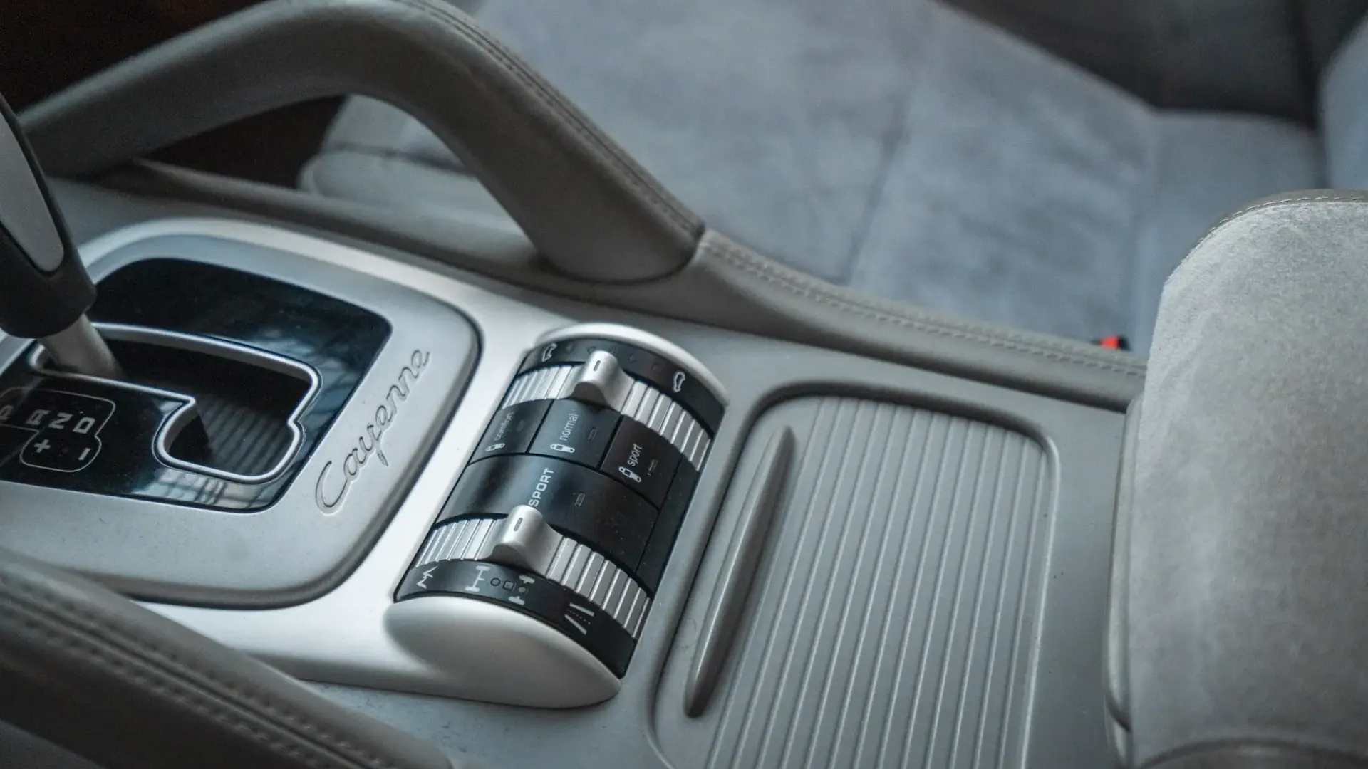 Porsche Cayenne — photo 17