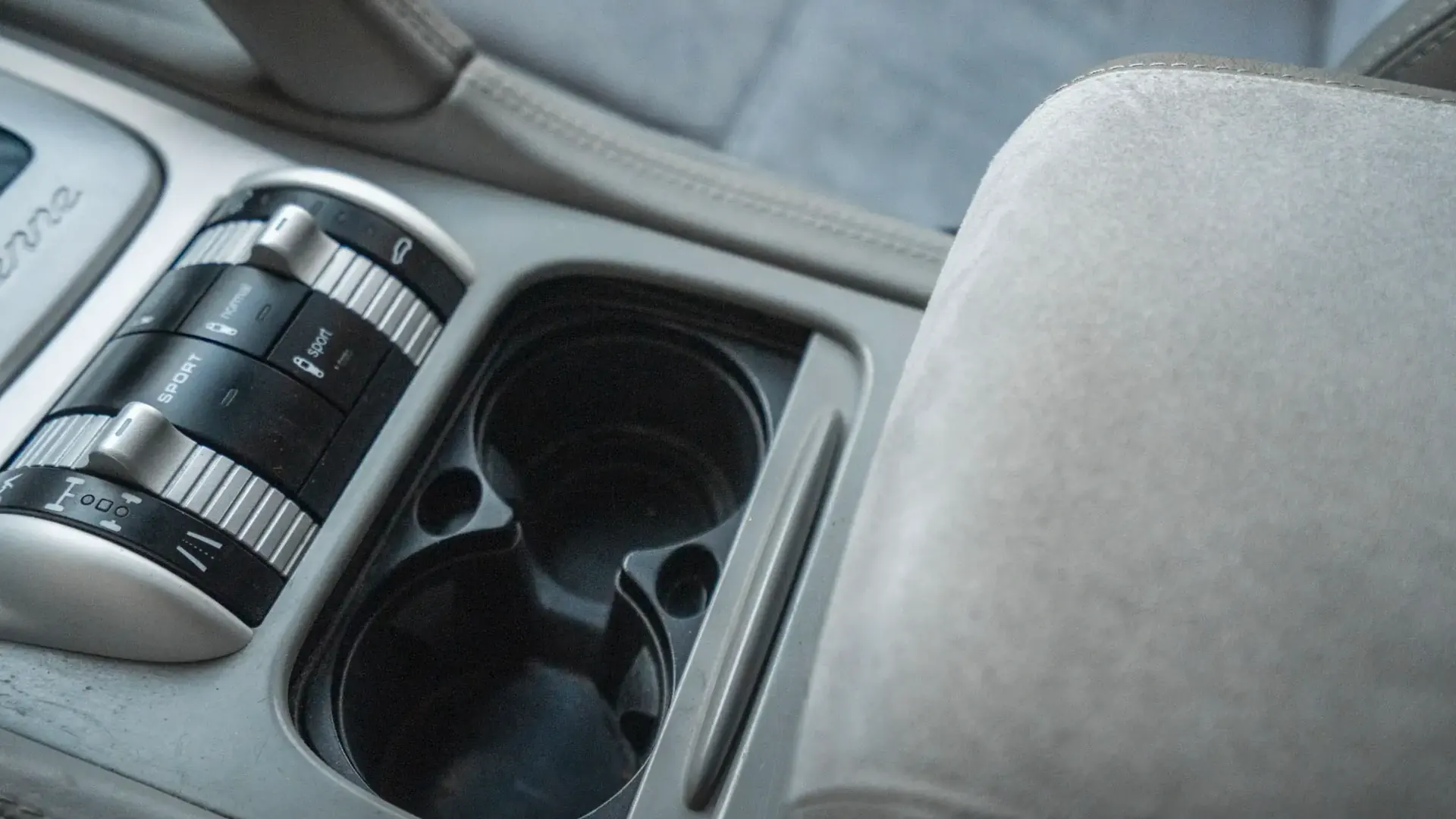 Porsche Cayenne — photo 16