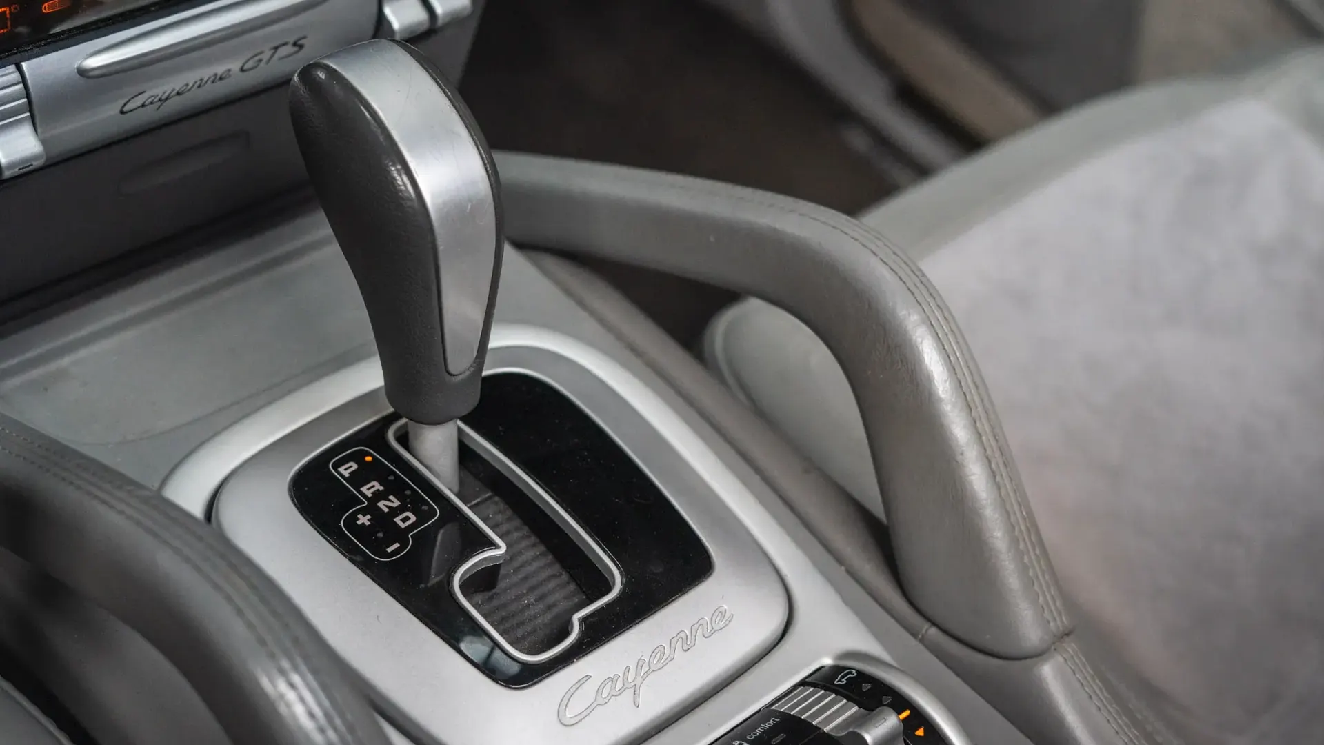 Porsche Cayenne — photo 19