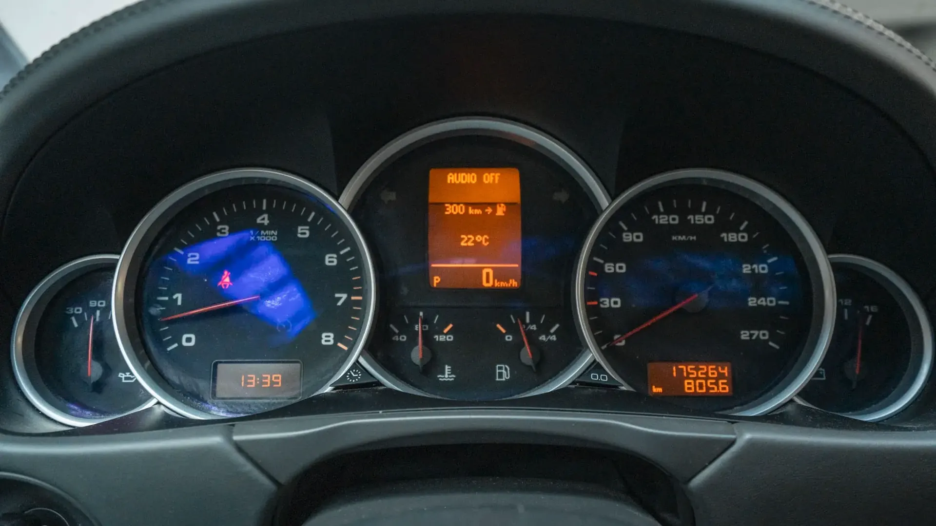 Porsche Cayenne — photo 13