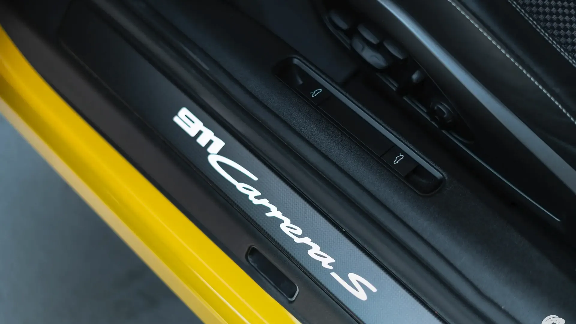 Porsche 911 — photo 34