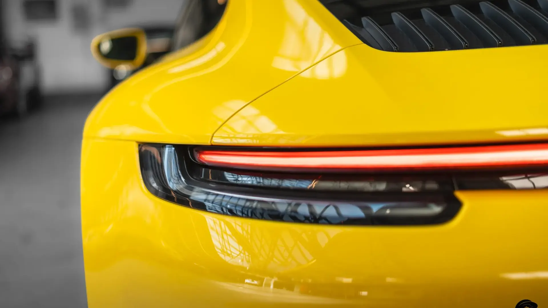 Porsche 911 — photo 32