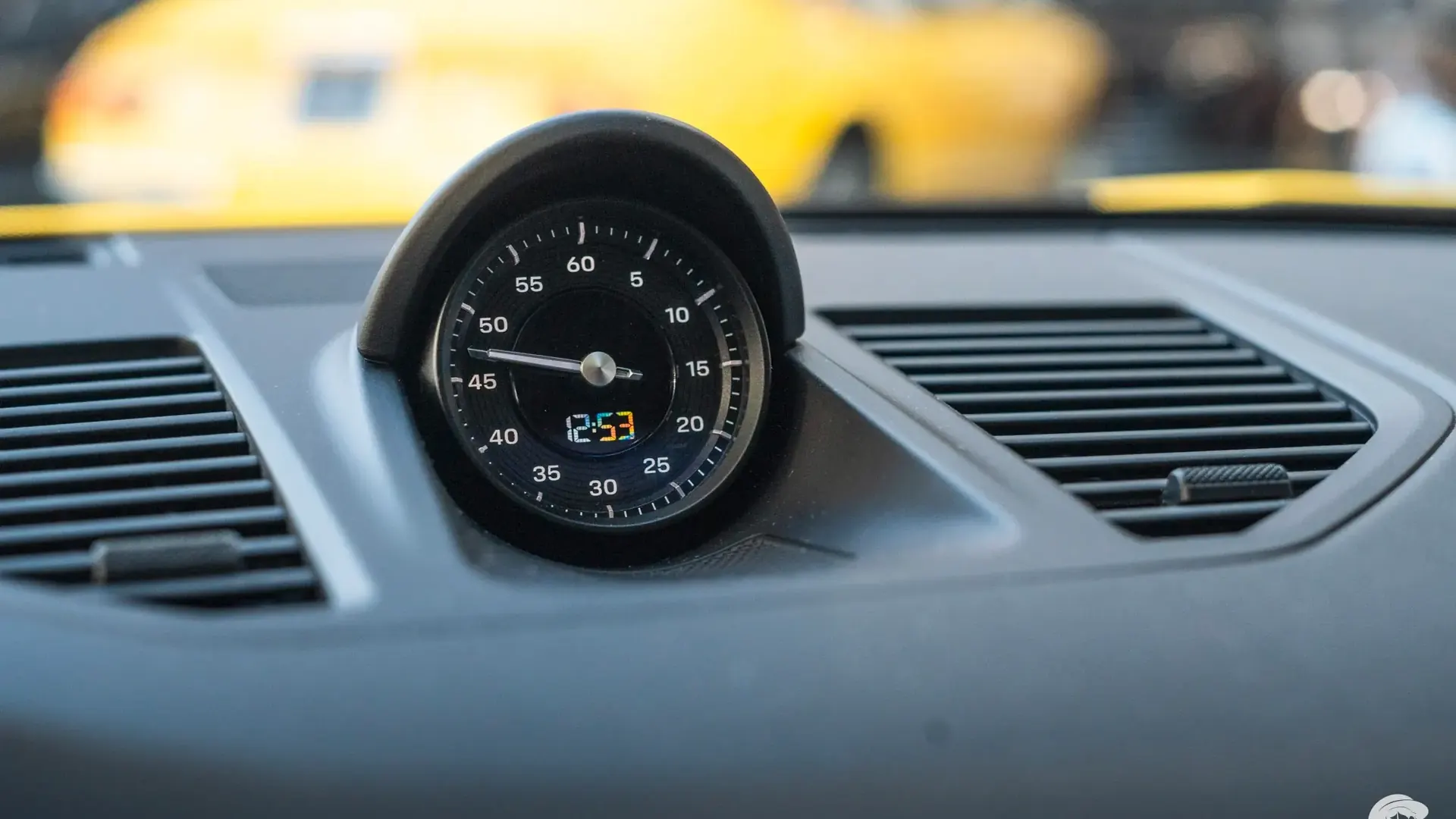 Porsche 911 — photo 17