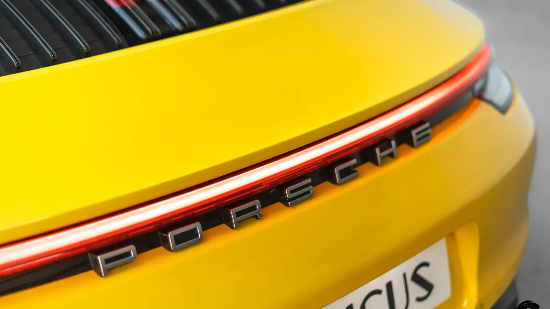 Porsche 911 — photo 33