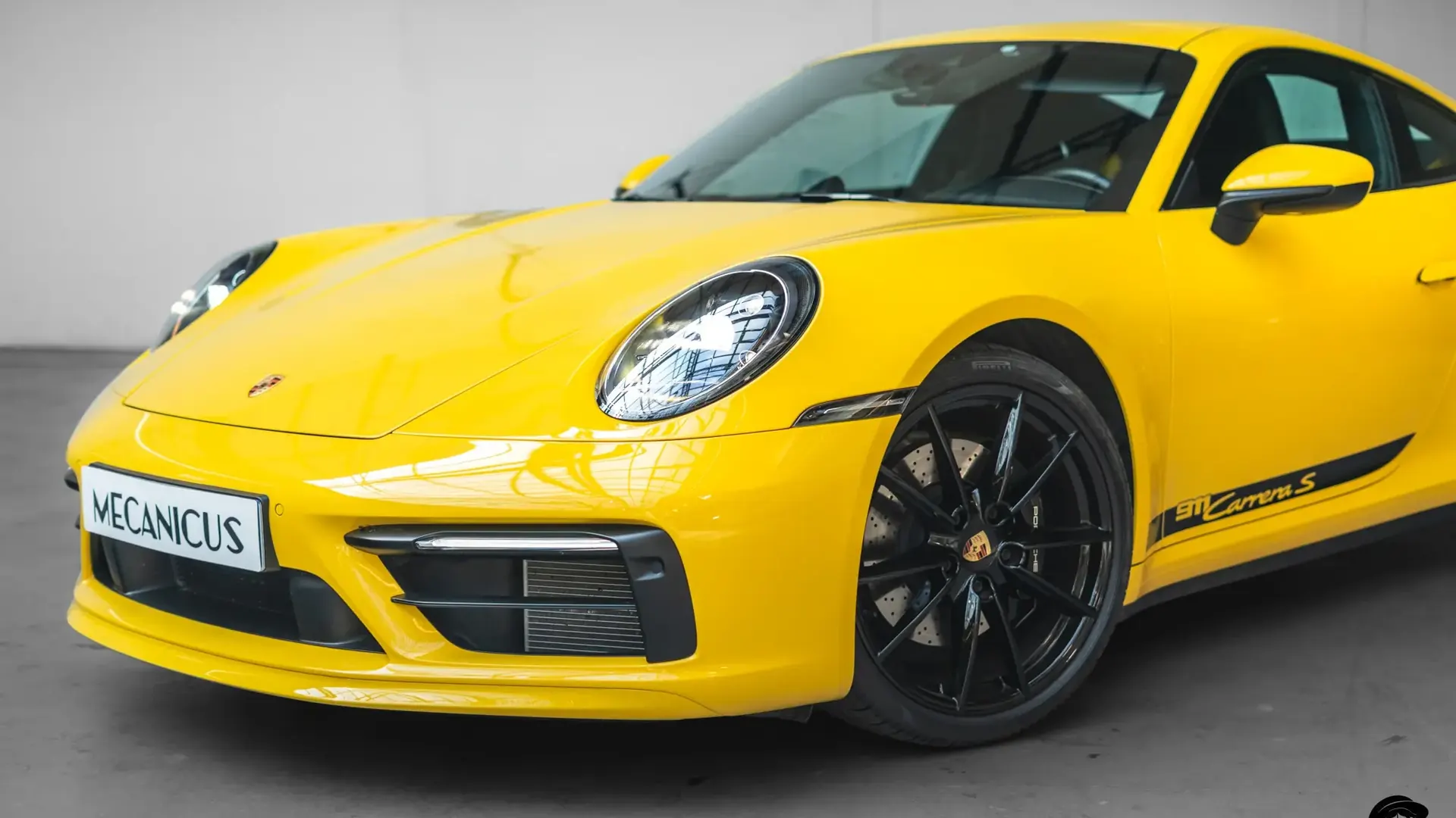 Porsche 911 — photo 26